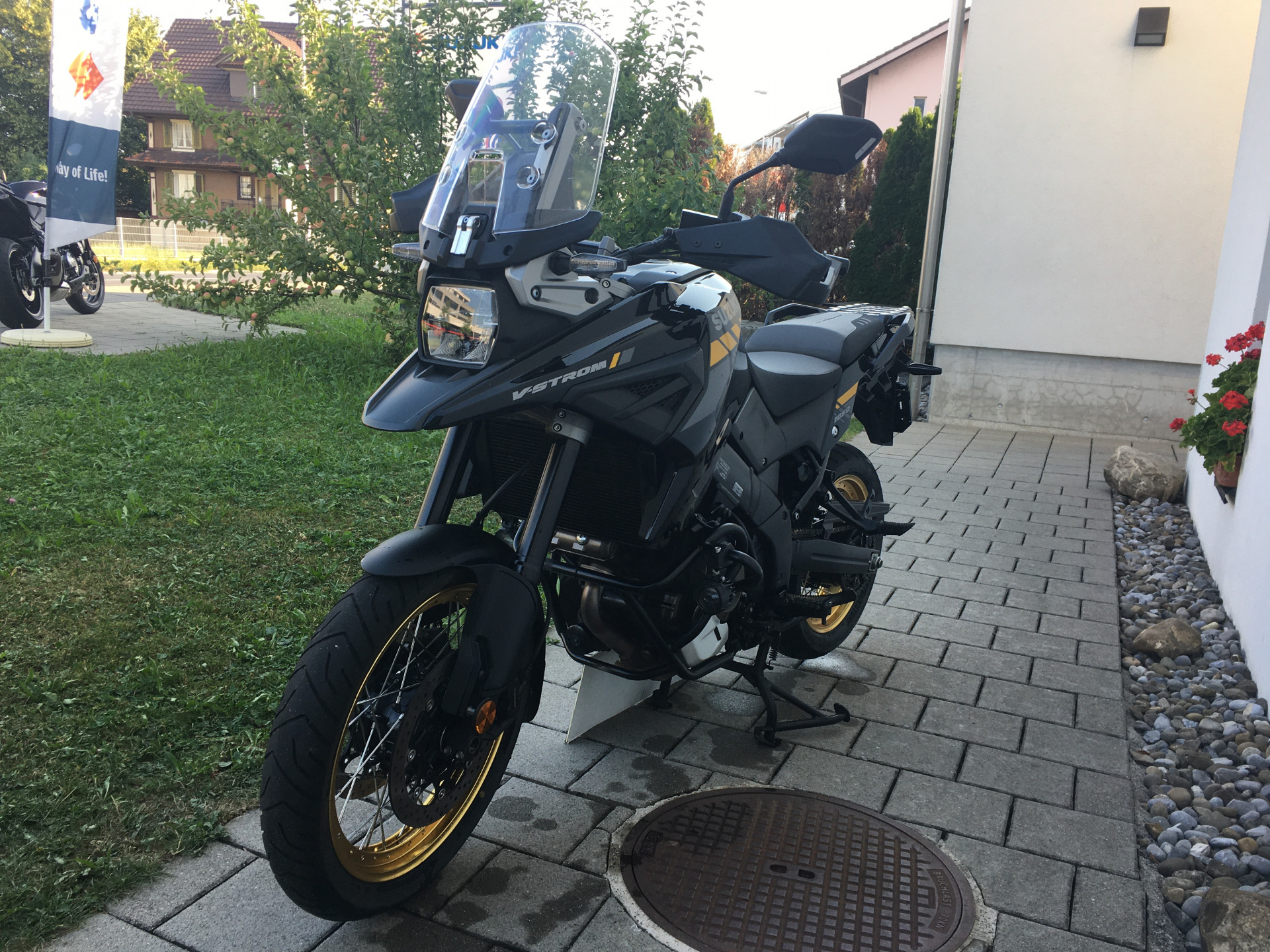 SUZUKI DL 1050 A V-Strom XT-showroom-element-1