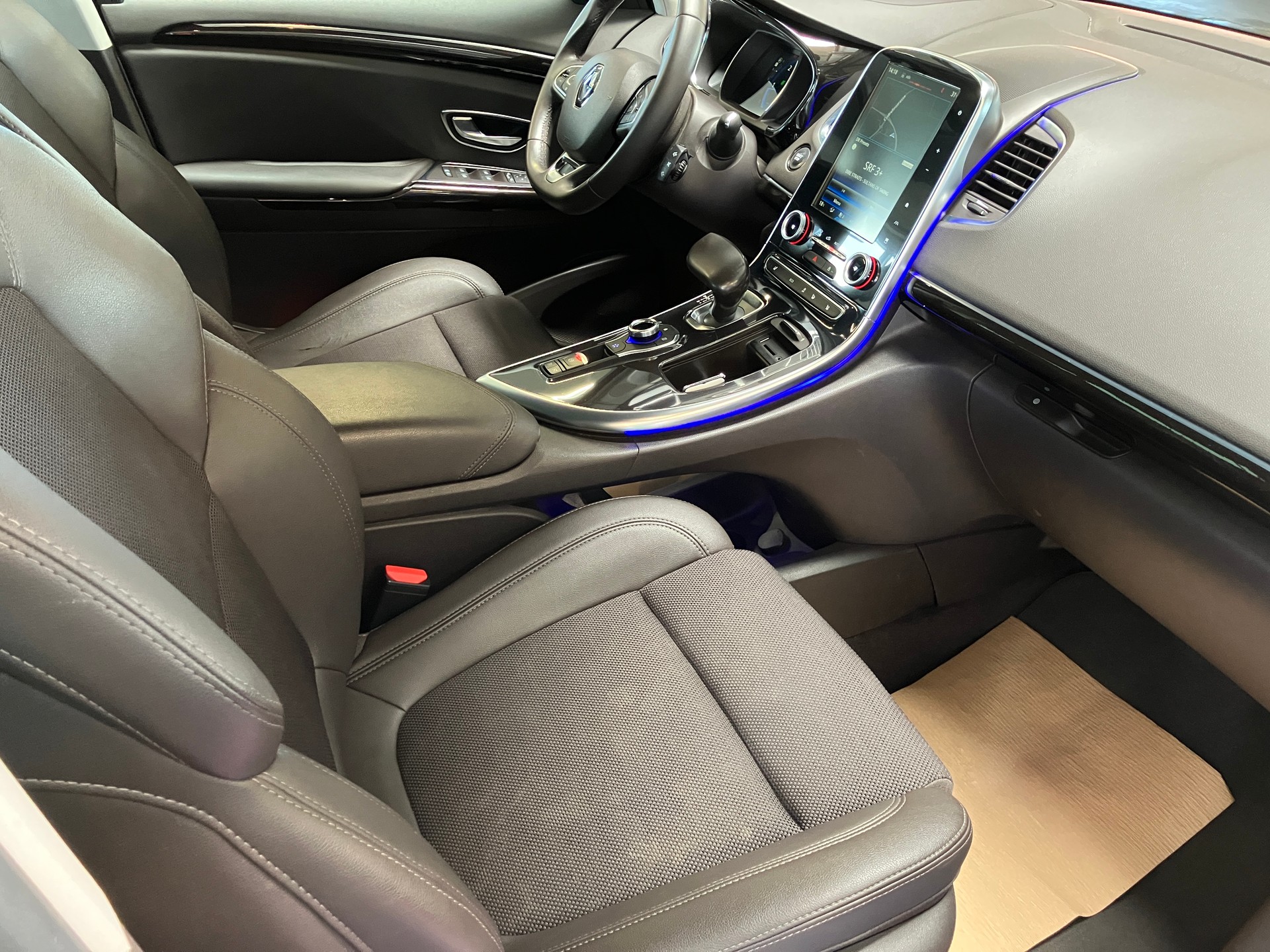 RENAULT Espace 1.6 dCi Intens EDC-image-31