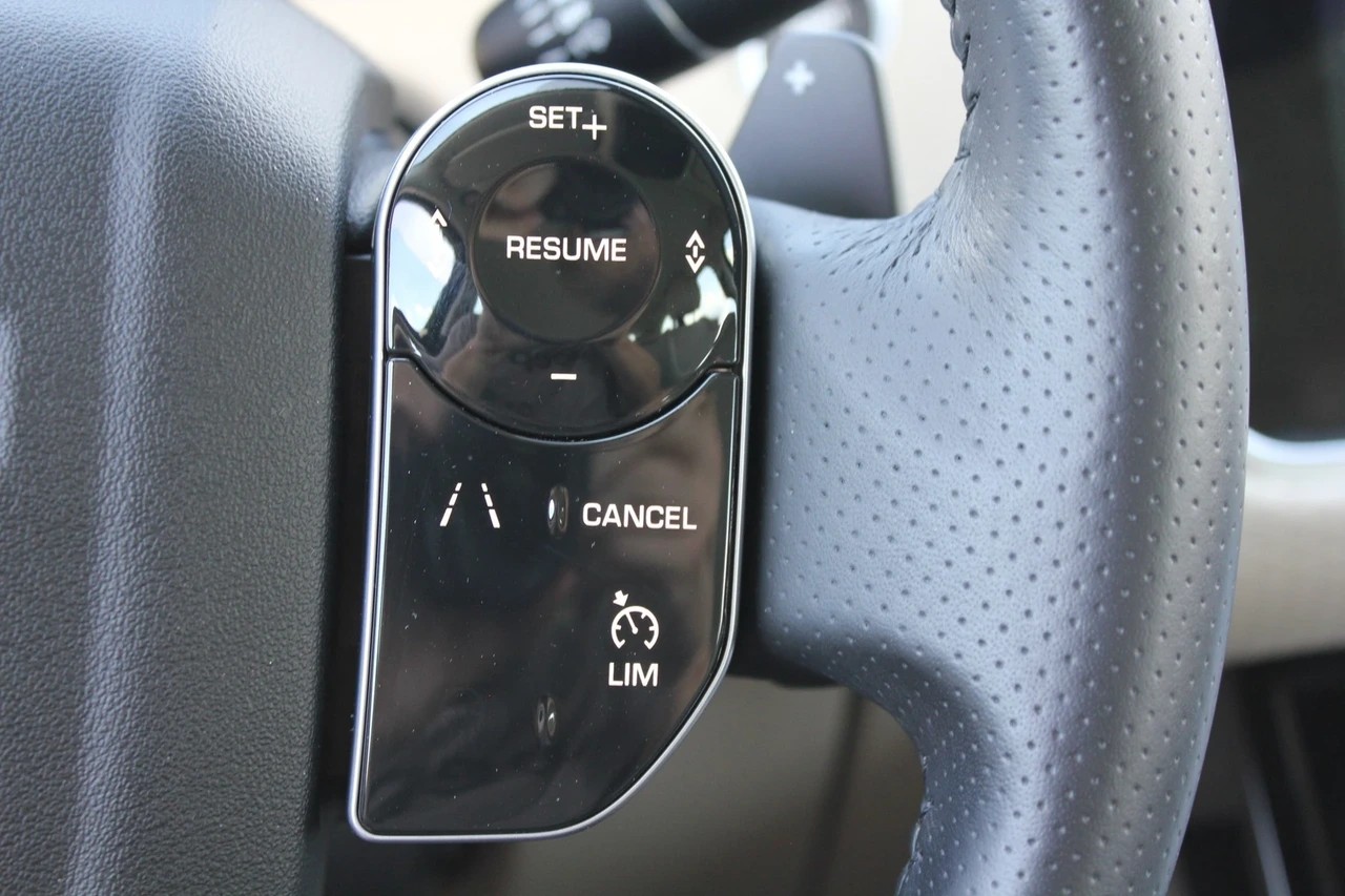 LAND ROVER Range Rover Velar R-Dynamic D 300 S Automatic mit Anhängerkupplung-image-10