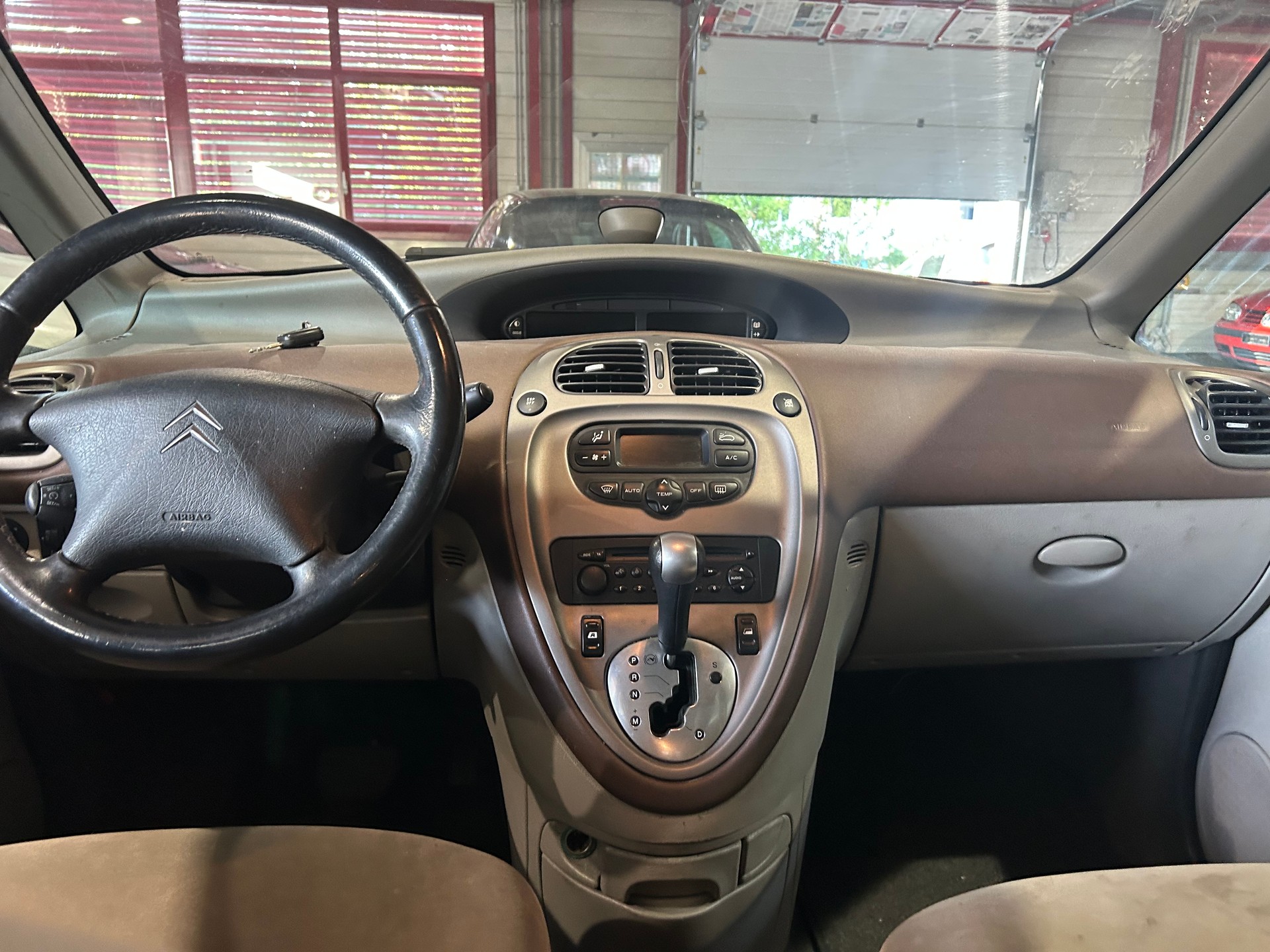 CITROEN Xsara Picasso 2.0i 16V Edition Automatic-image-8