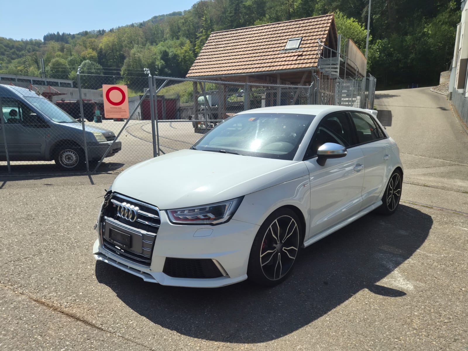 AUDI S1 Sportback 2.0 TFSI Sport quattro-image-3