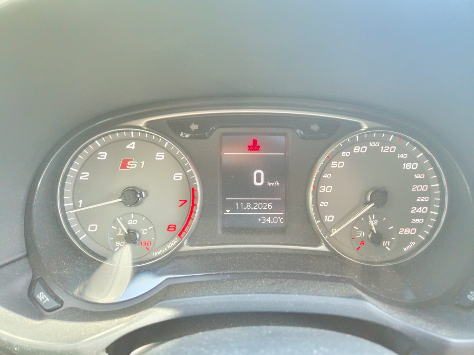 AUDI S1 Sportback 2.0 TFSI Sport quattro-image-8