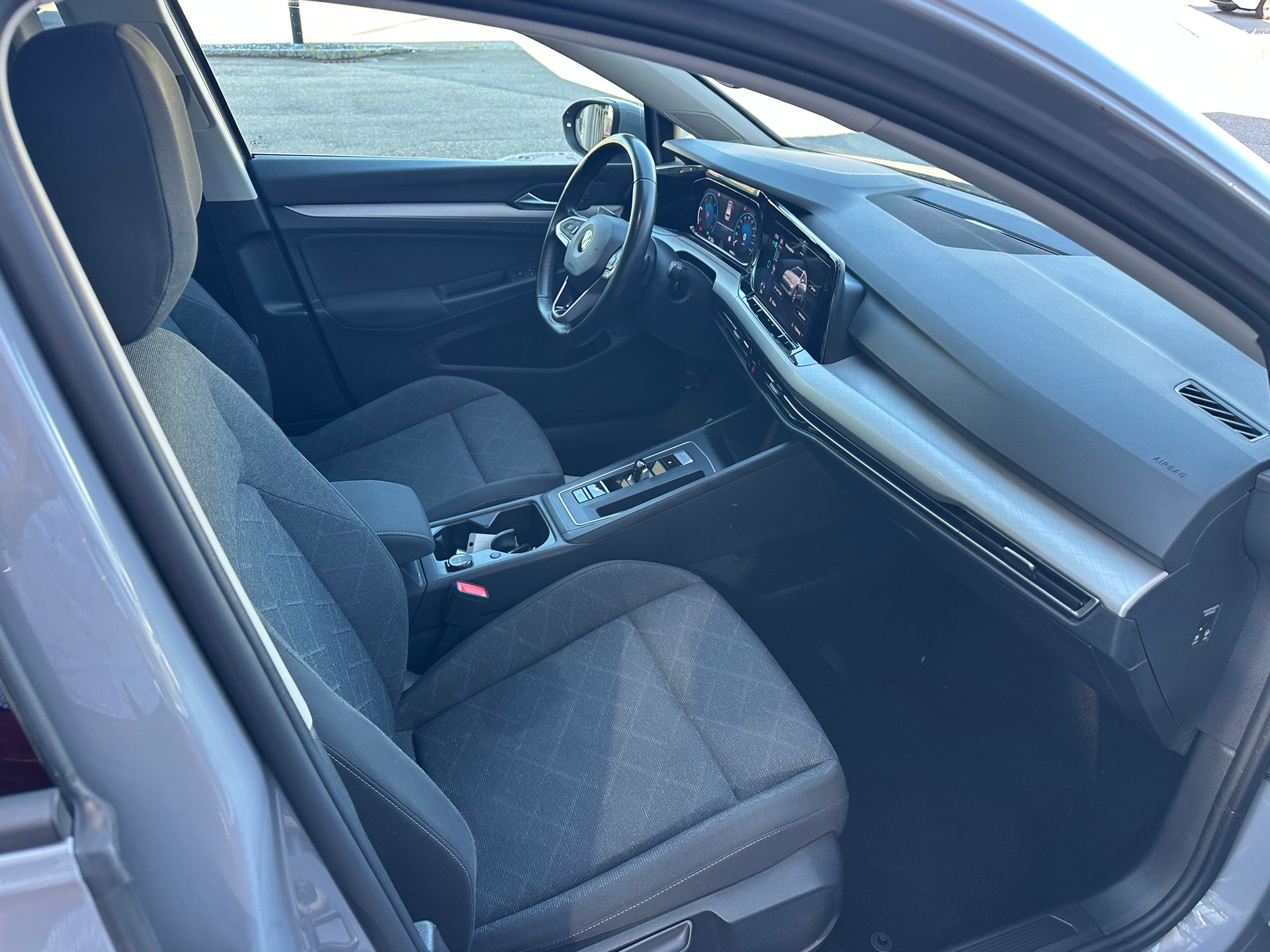 VW Golf Variant 2.0 TDI Life DSG 4Motion-image-4