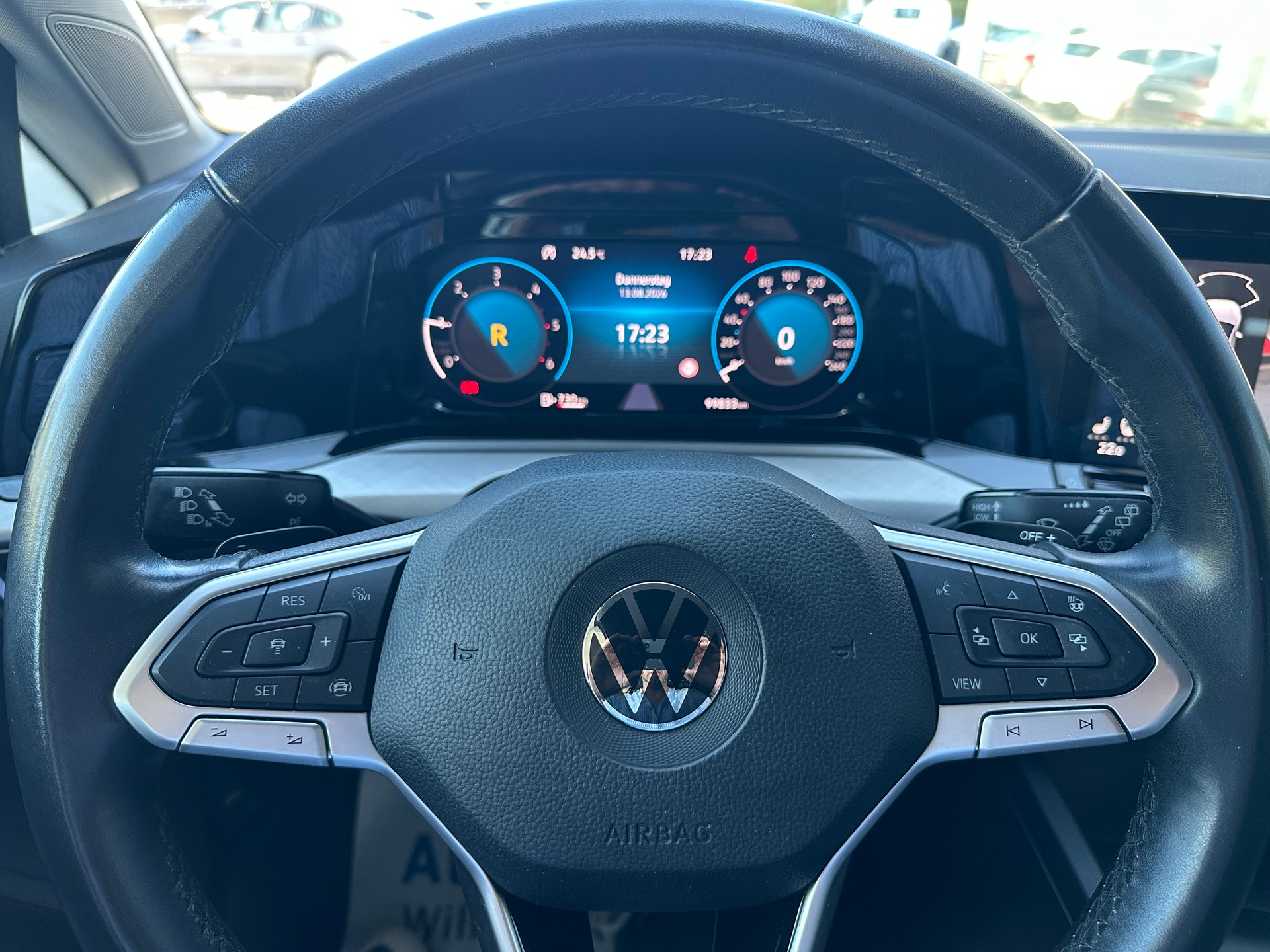 VW Golf Variant 2.0 TDI Life DSG 4Motion-image-14