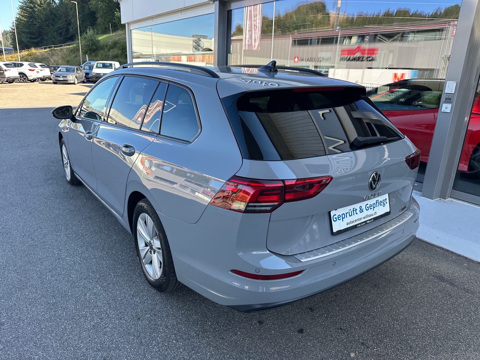 VW Golf Variant 2.0 TDI Life DSG 4Motion-image-8
