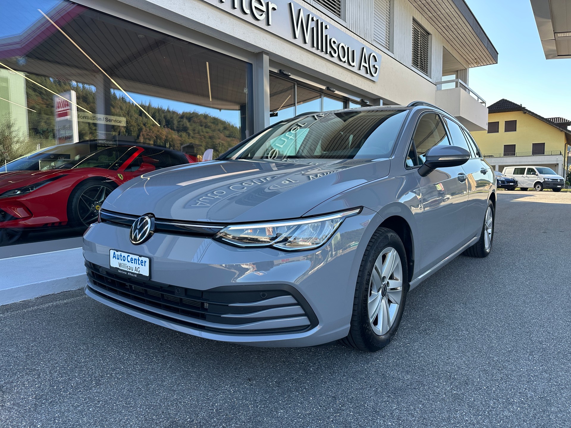VW Golf Variant 2.0 TDI Life DSG 4Motion-image-1