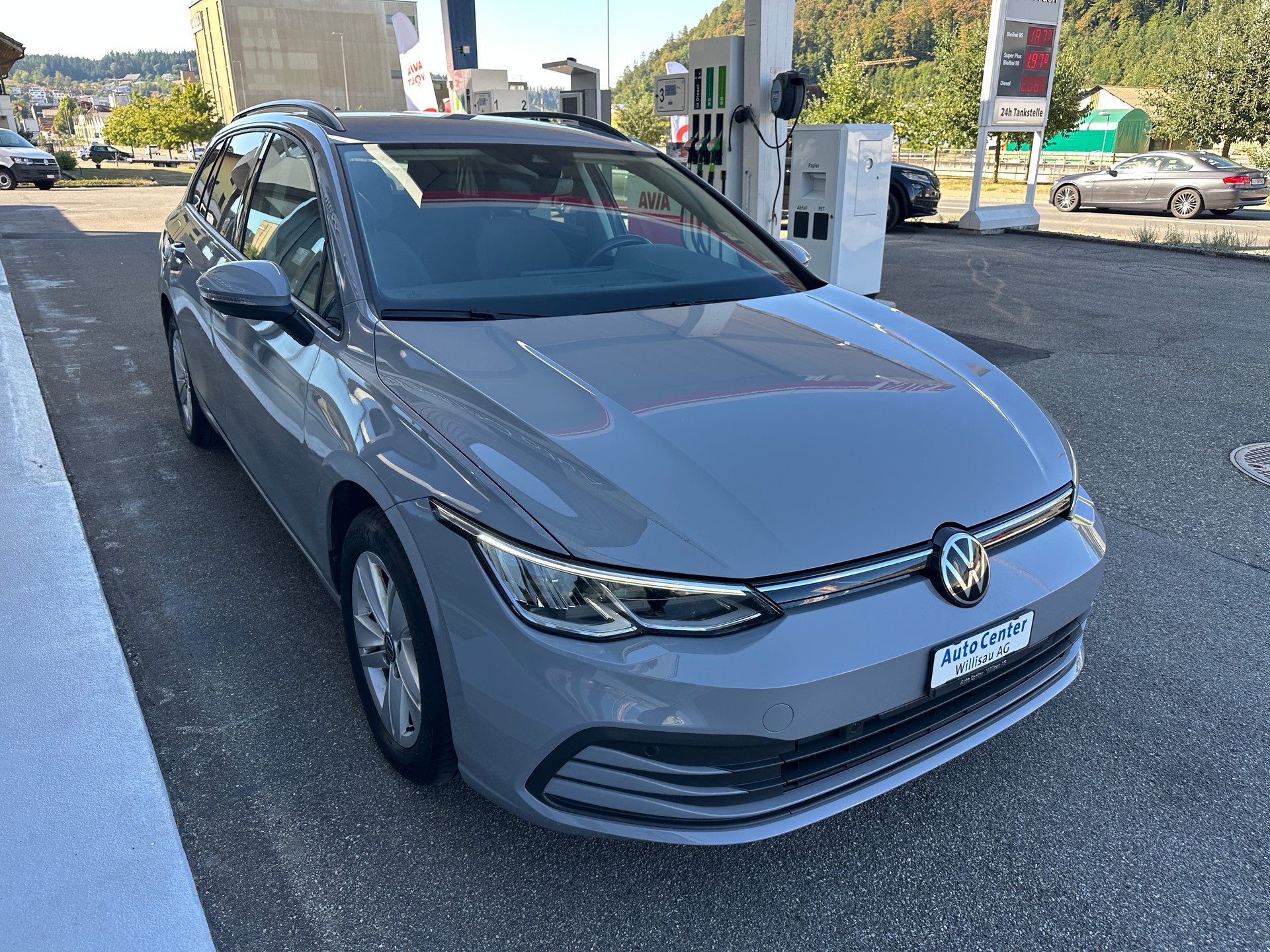 VW Golf Variant 2.0 TDI Life DSG 4Motion-image-3