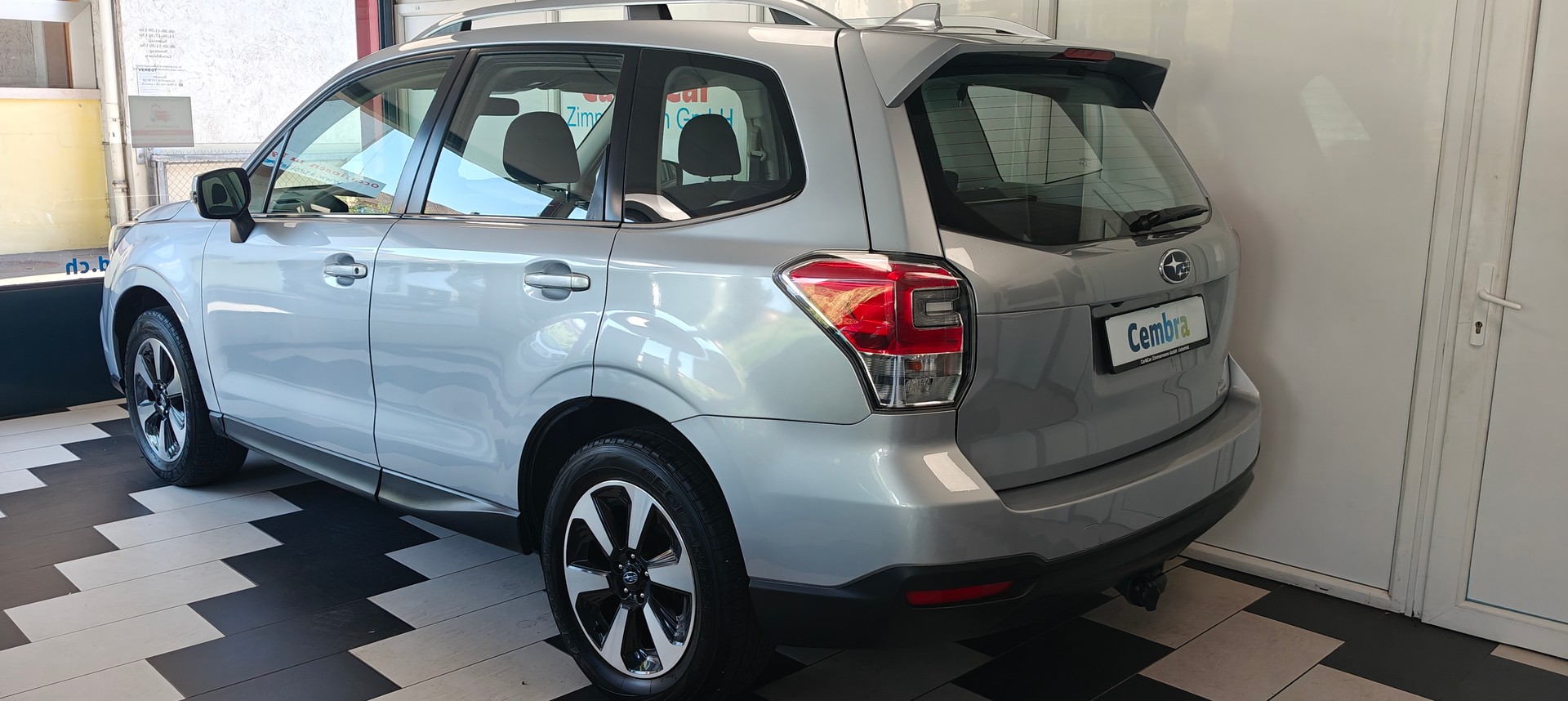 SUBARU Forester 2.0i Swiss Lineartronic-image-5