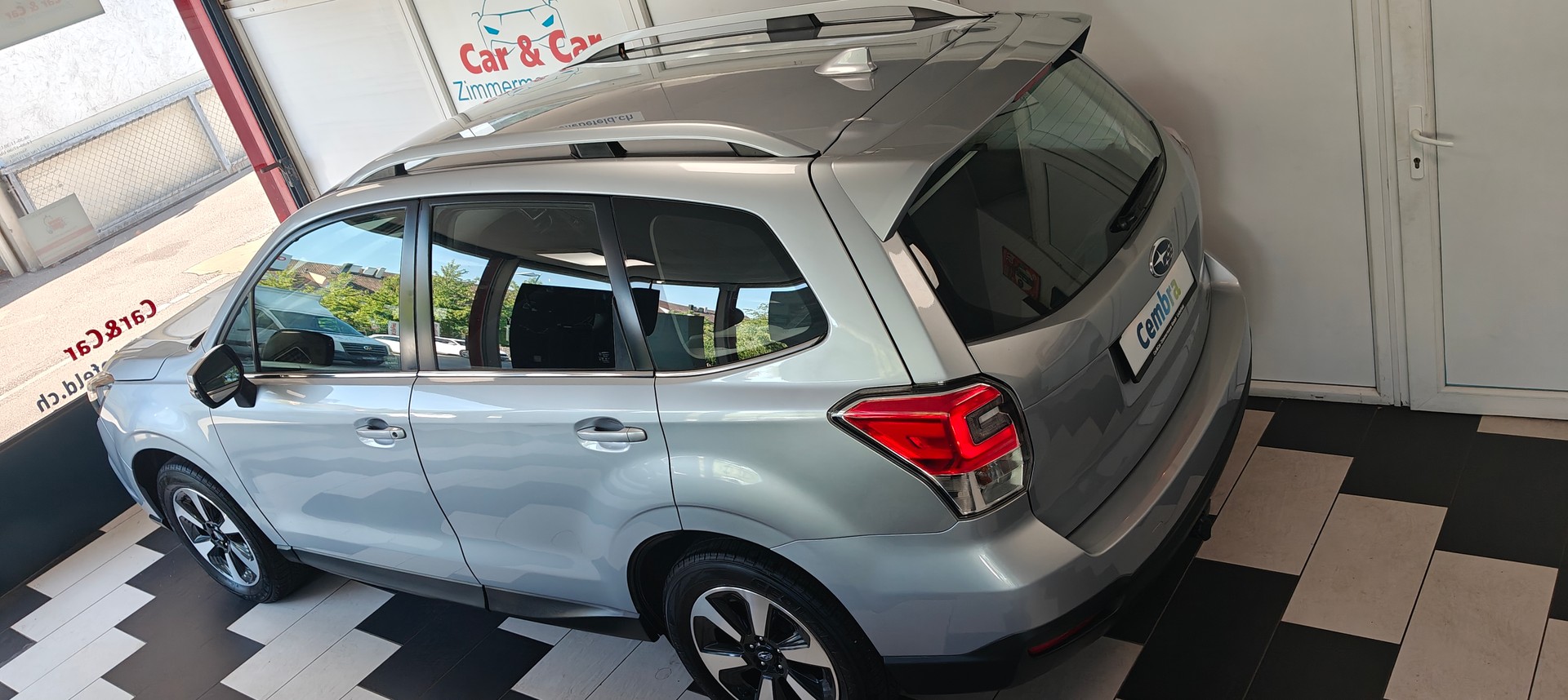 SUBARU Forester 2.0i Swiss Lineartronic-image-3