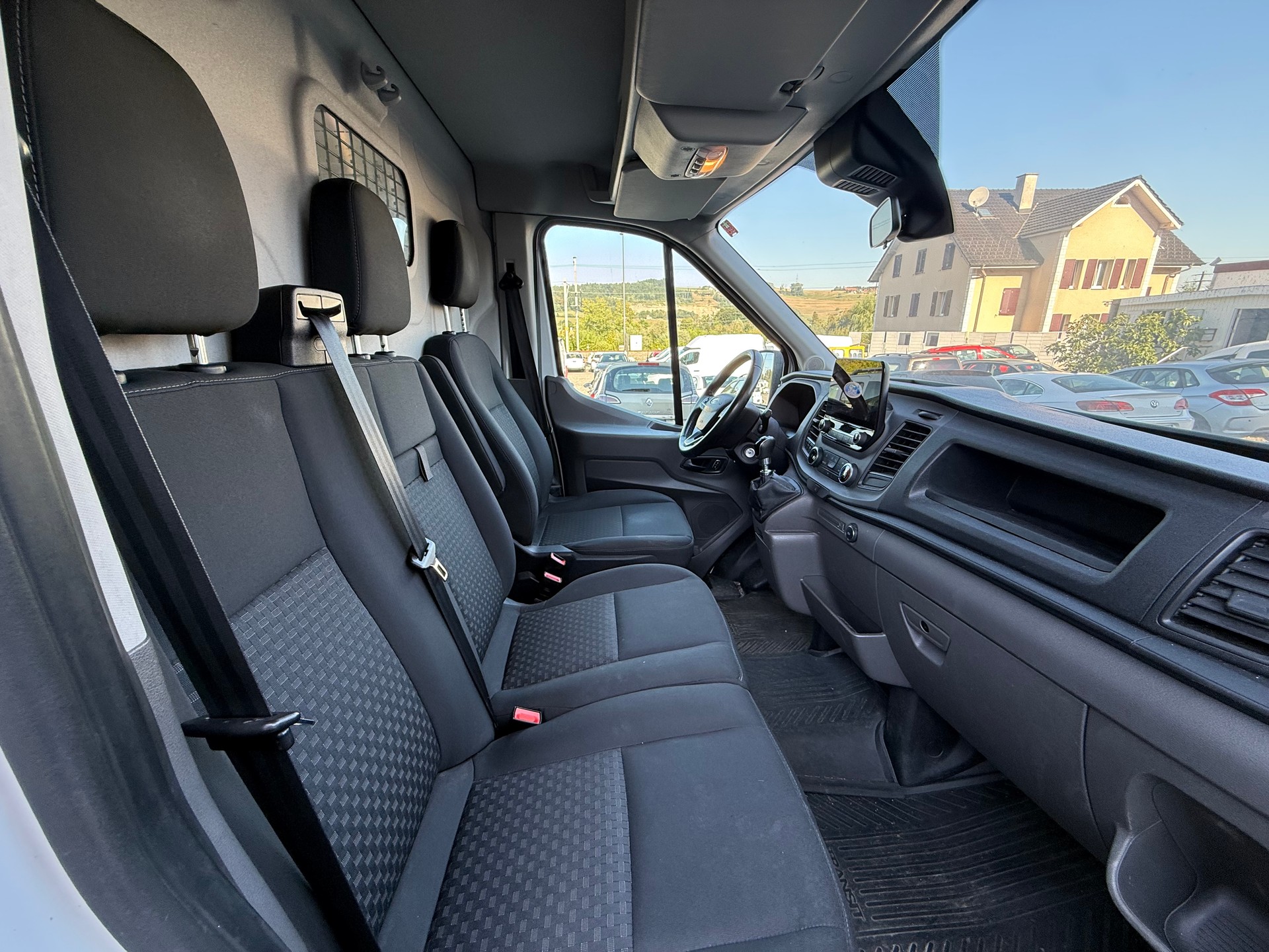 FORD Transit Van 350 L2 Trend 2.0 TDCi 130 4WD-image-8