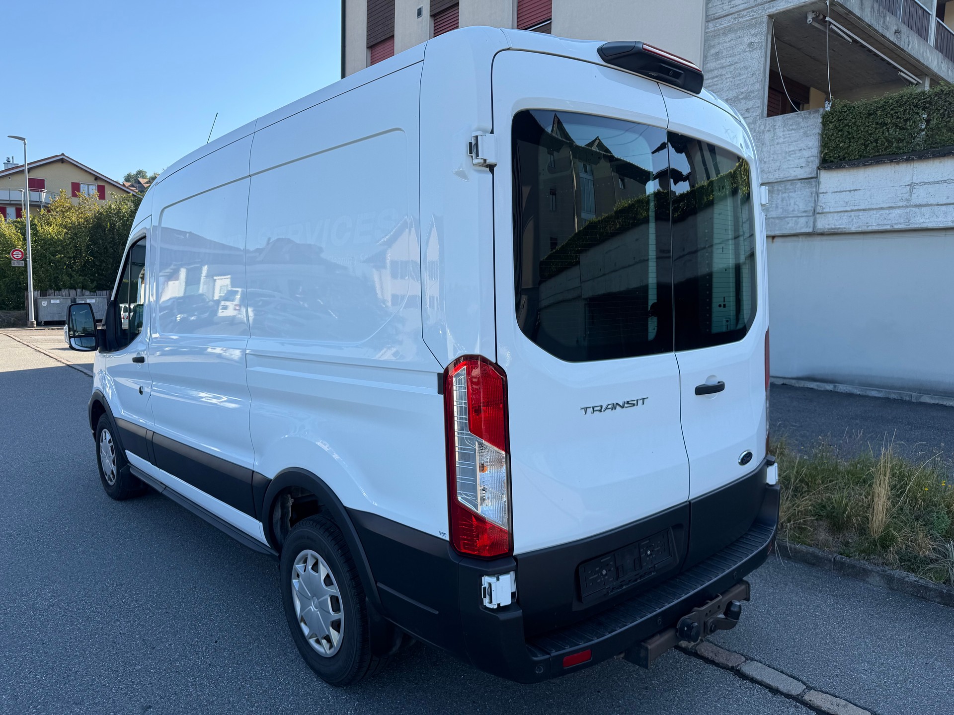 FORD Transit Van 350 L2 Trend 2.0 TDCi 130 4WD-image-4