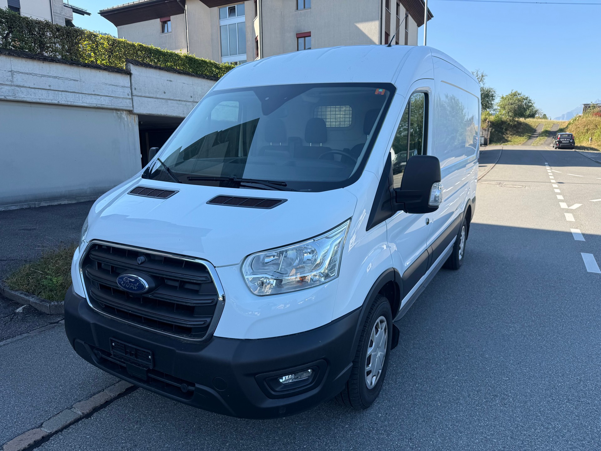 FORD Transit Van 350 L2 Trend 2.0 TDCi 130 4WD-image-1