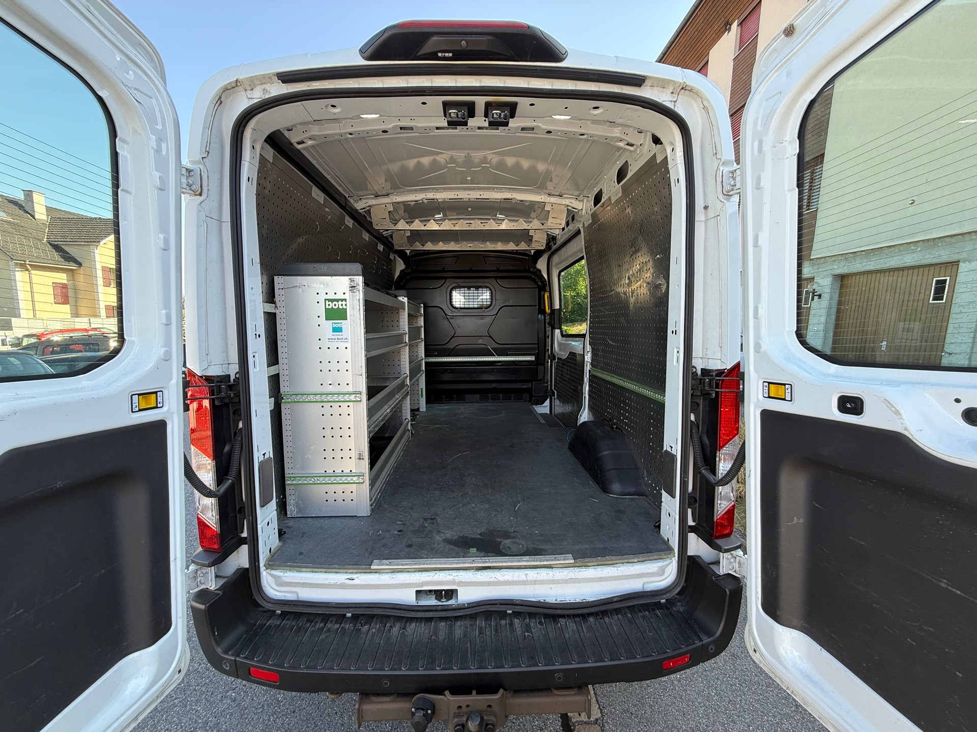 FORD Transit Van 350 L2 Trend 2.0 TDCi 130 4WD-image-10