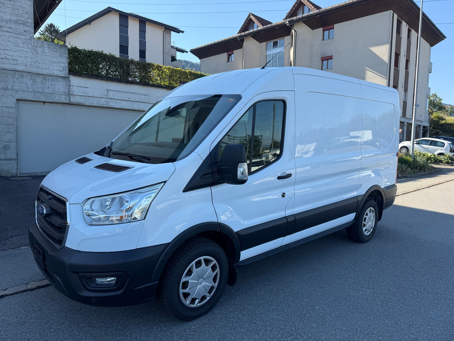 FORD Transit Van 350 L2 Trend 2.0 TDCi 130 4WD-image-2