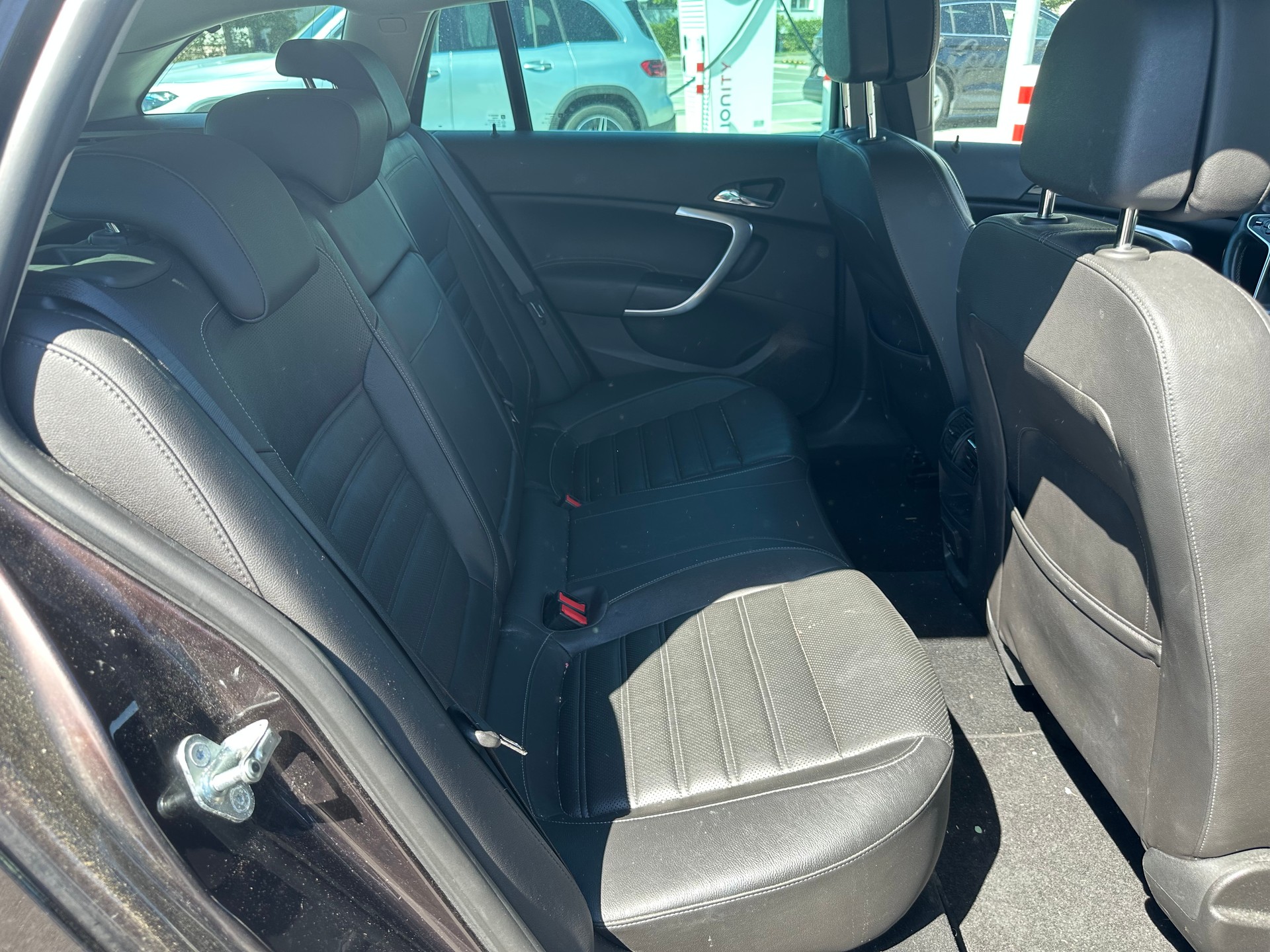 OPEL Insignia Sports Tourer 2.0 CDTI Edition 4WD-image-6
