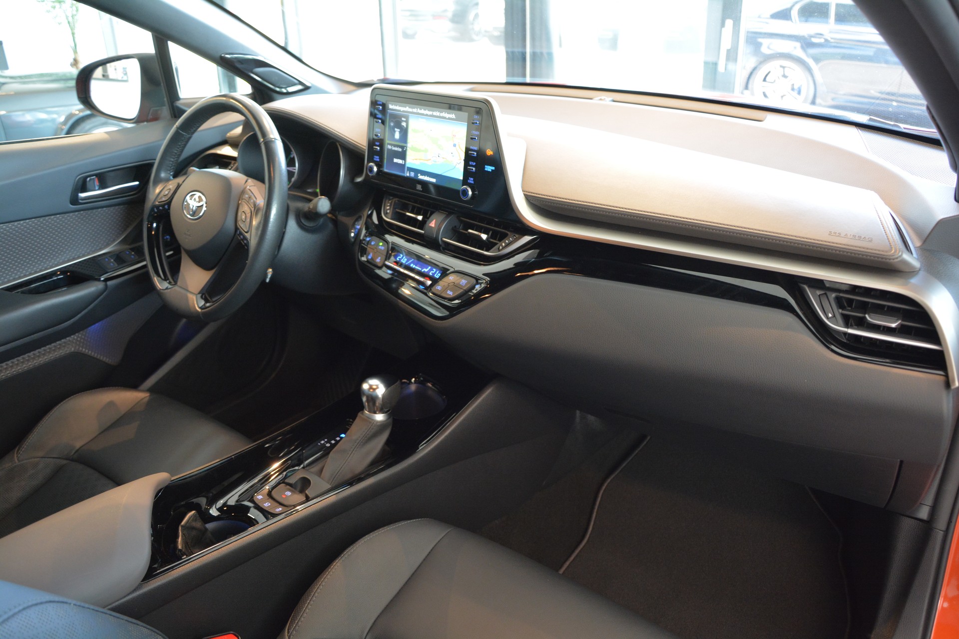 TOYOTA C-HR 2.0 HSD CVT Premium-image-11