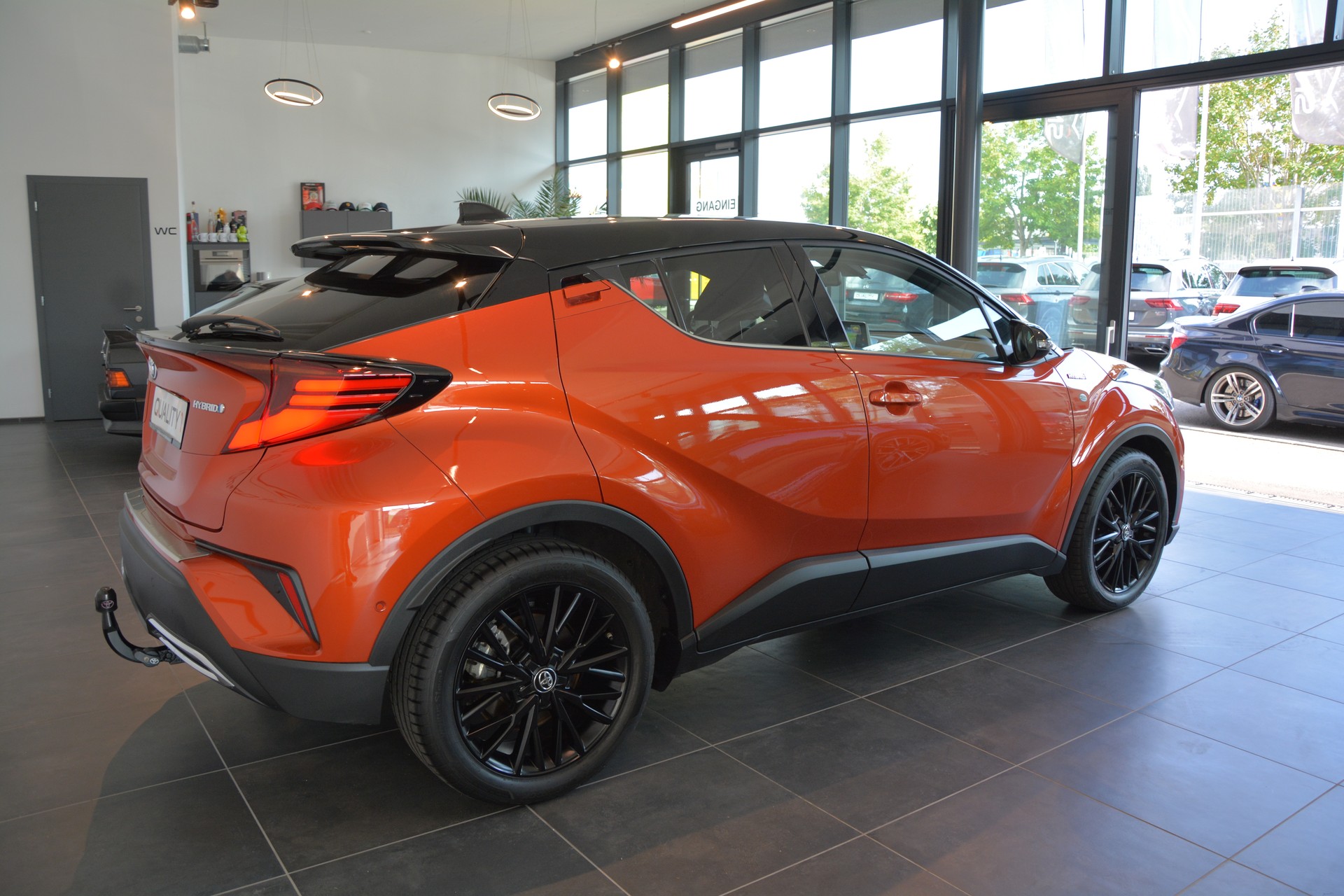 TOYOTA C-HR 2.0 HSD CVT Premium-image-5