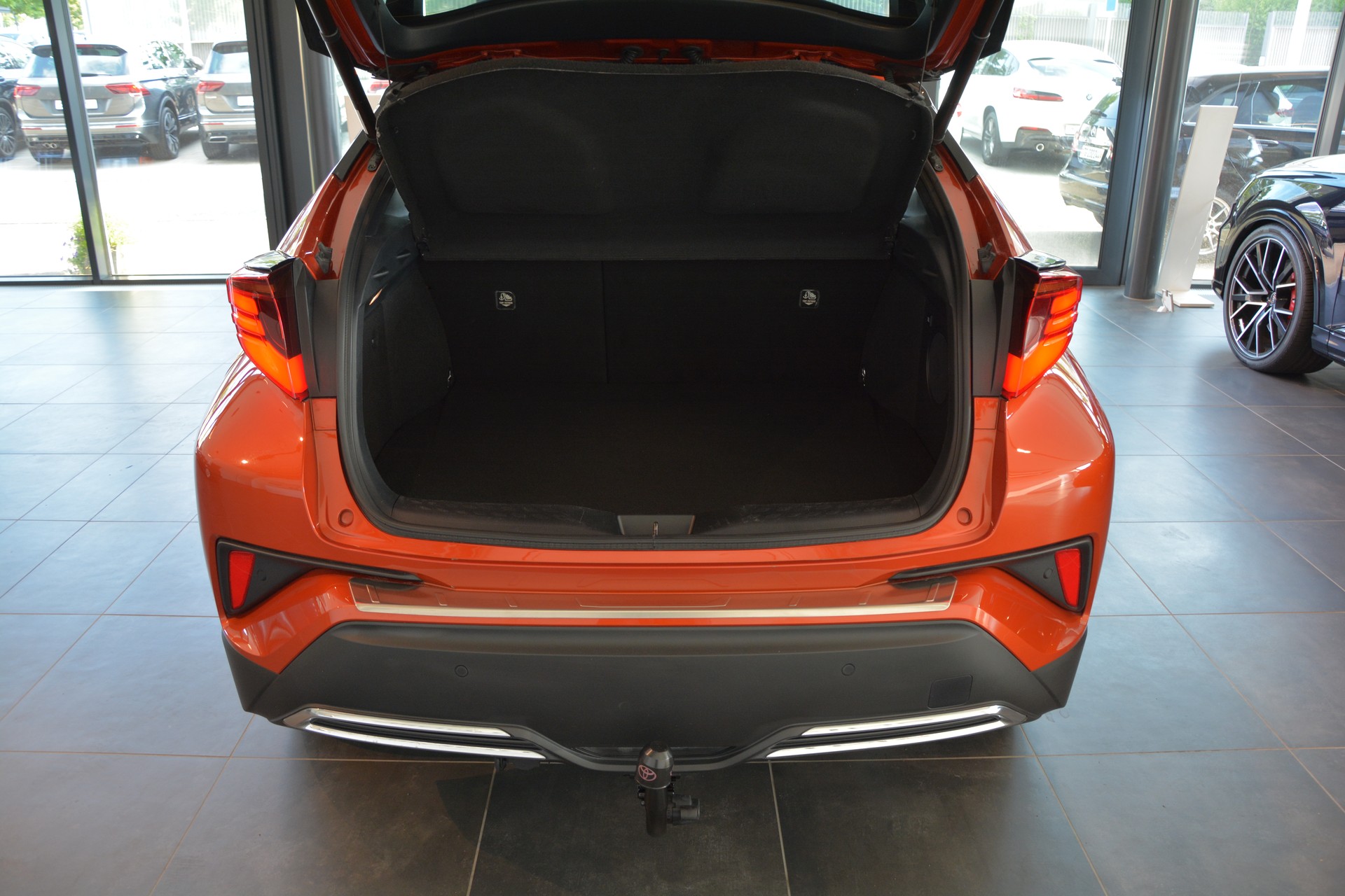 TOYOTA C-HR 2.0 HSD CVT Premium-image-13