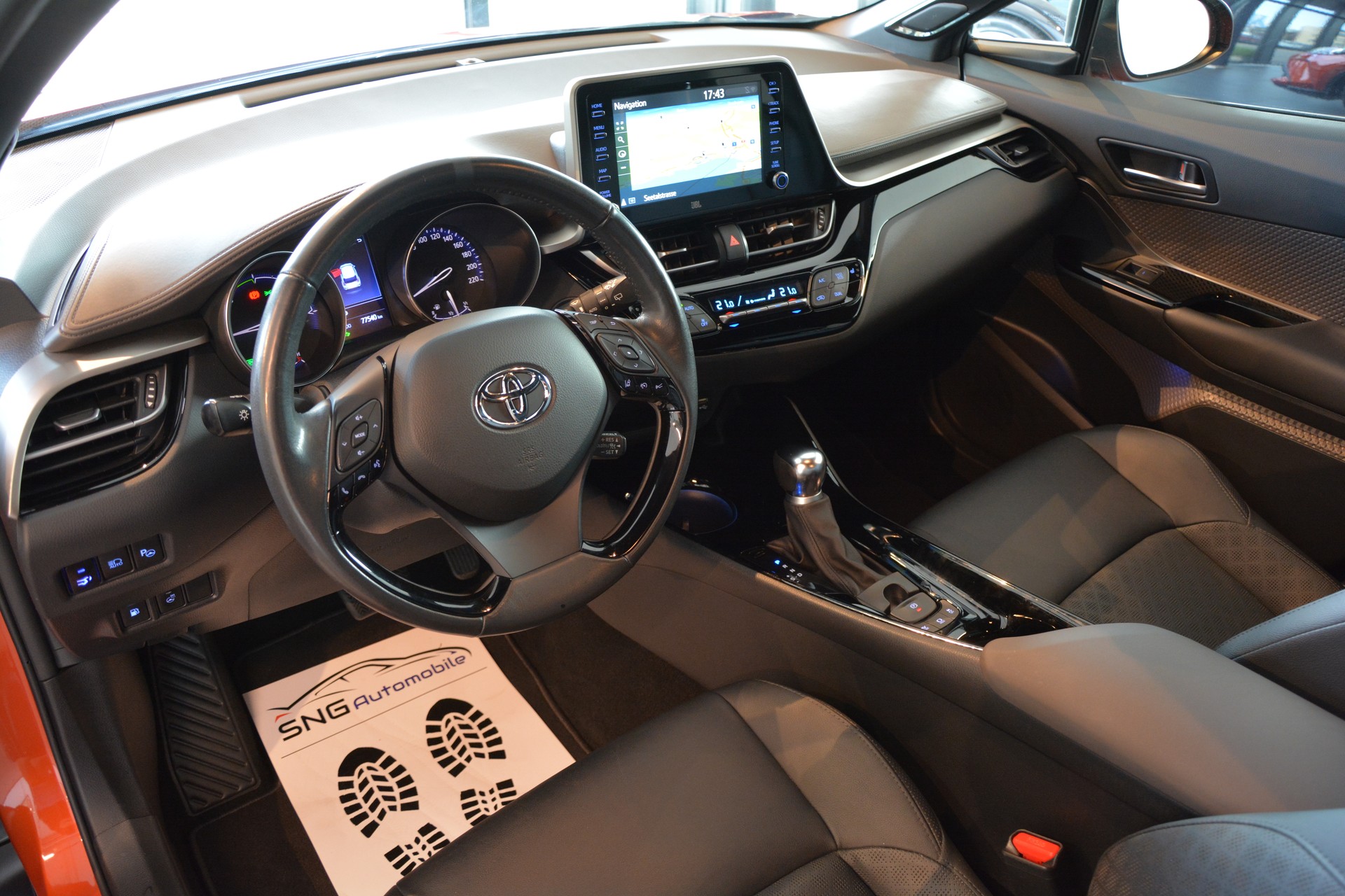 TOYOTA C-HR 2.0 HSD CVT Premium-image-8