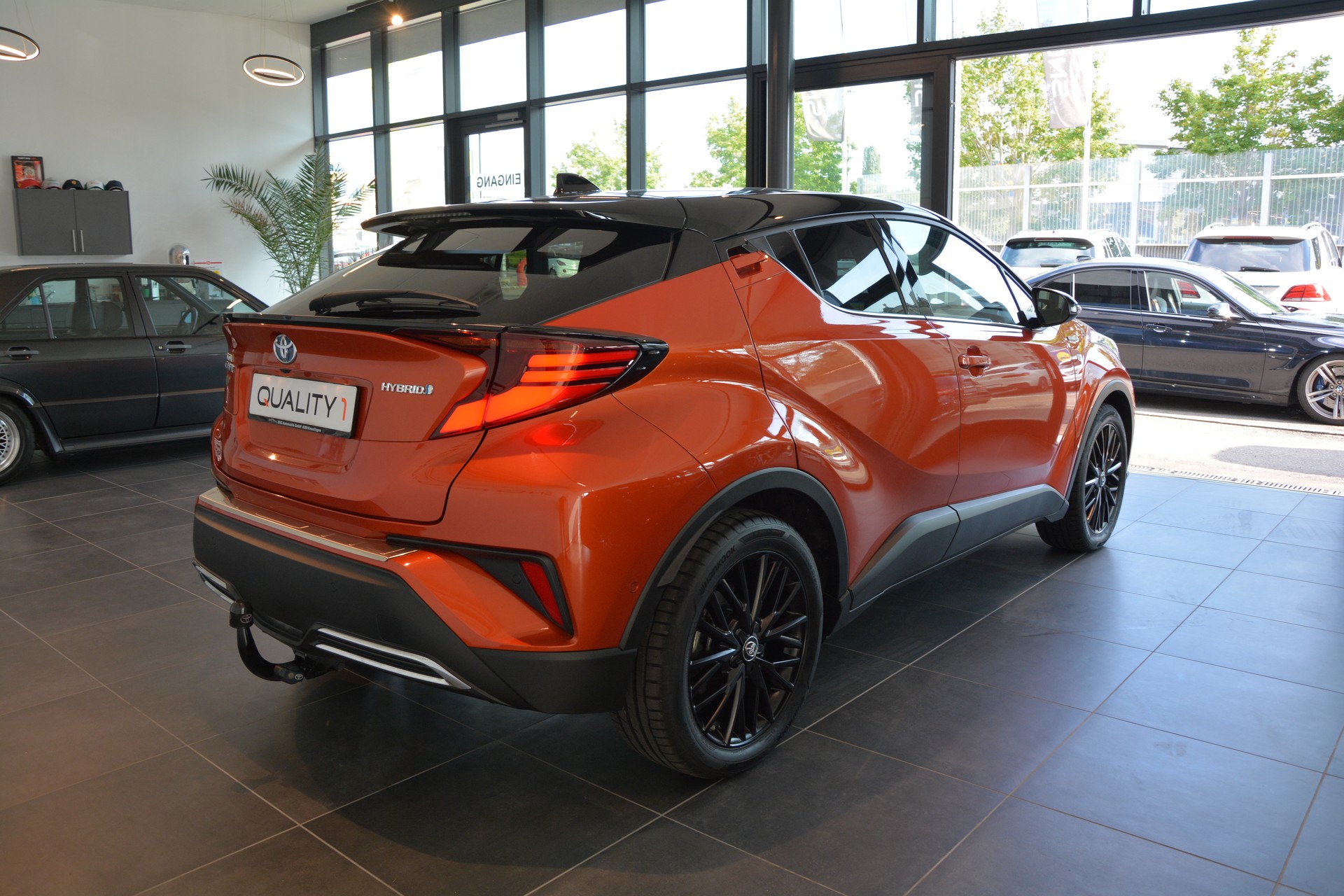 TOYOTA C-HR 2.0 HSD CVT Premium-image-4
