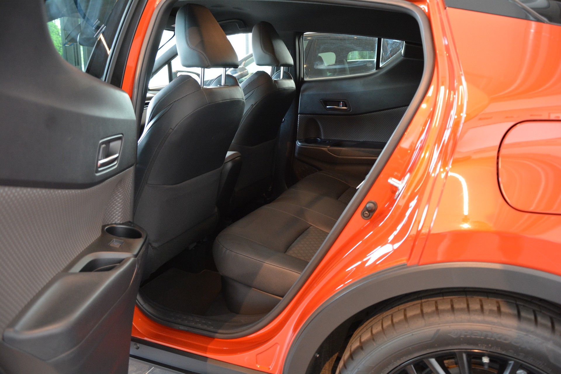 TOYOTA C-HR 2.0 HSD CVT Premium-image-9