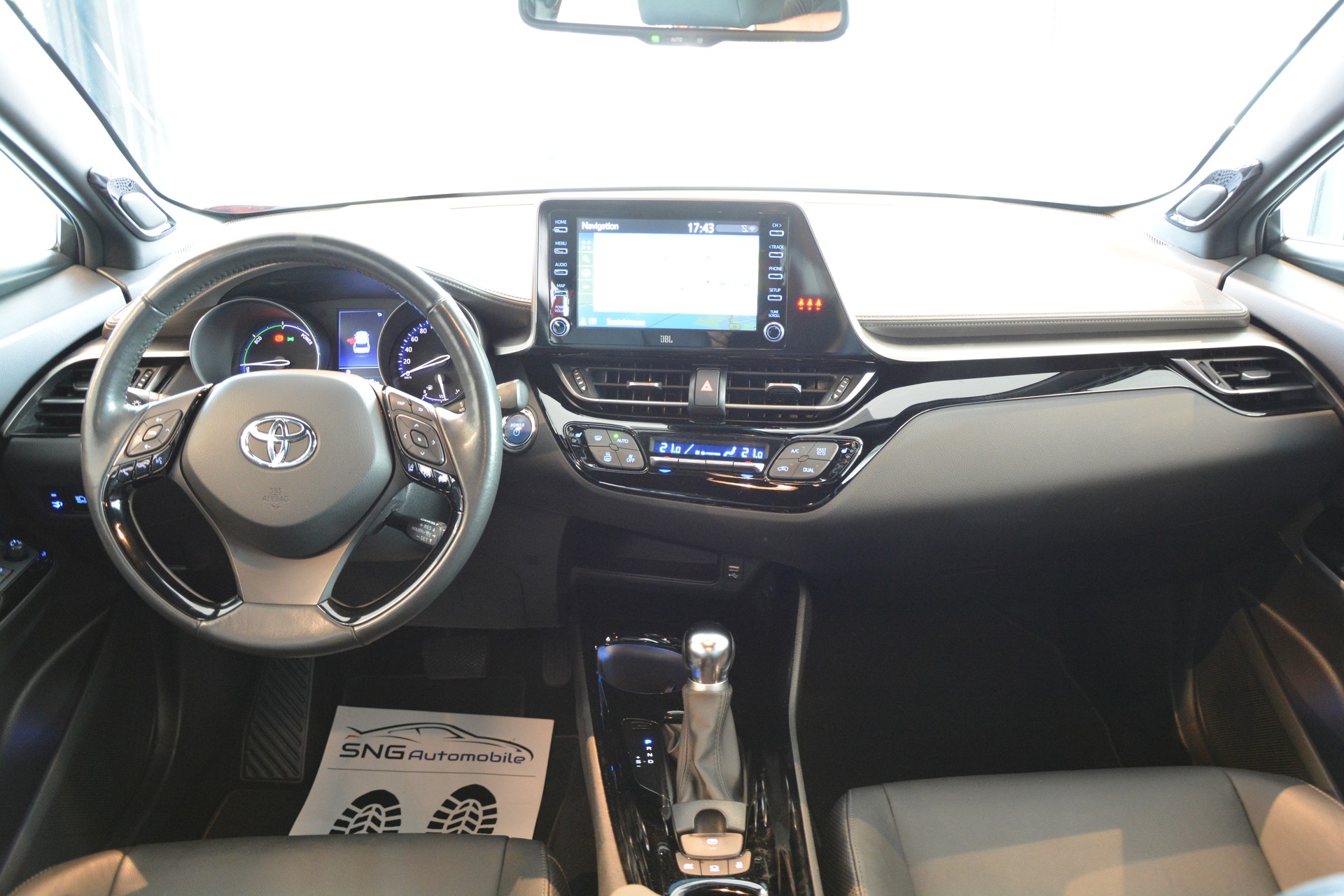 TOYOTA C-HR 2.0 HSD CVT Premium-image-10