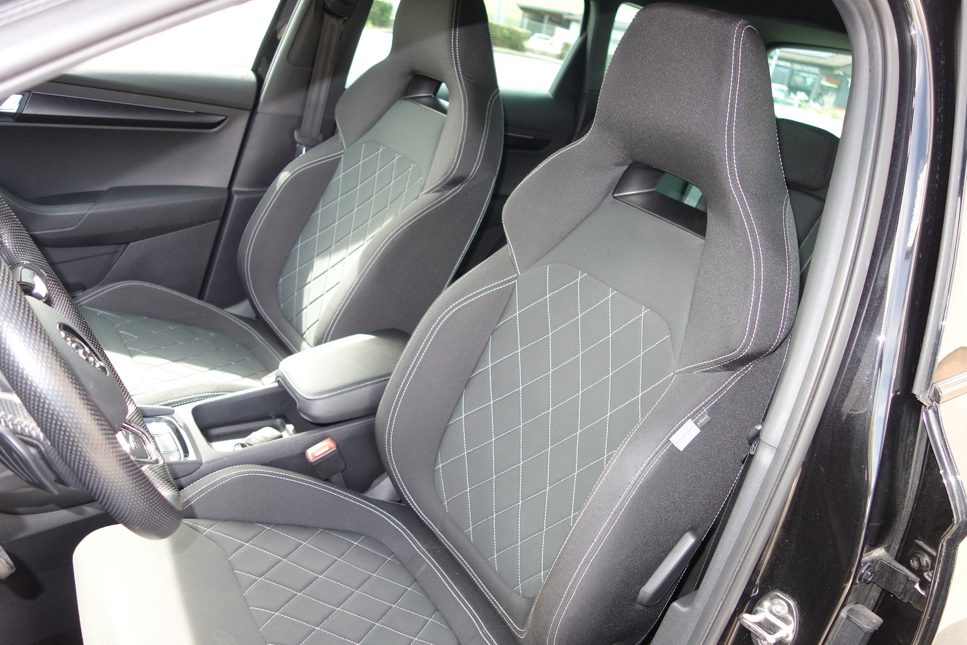 SKODA Karoq 1.5 TSI SportLine DSG-image-5