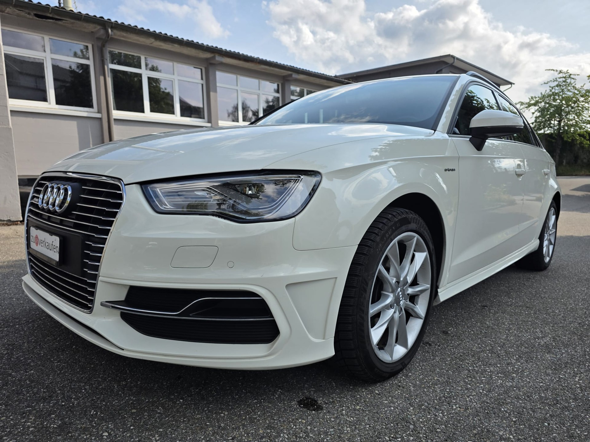 AUDI A3 Sportback 1.4 e-tron Attraction S-tronic-image-0