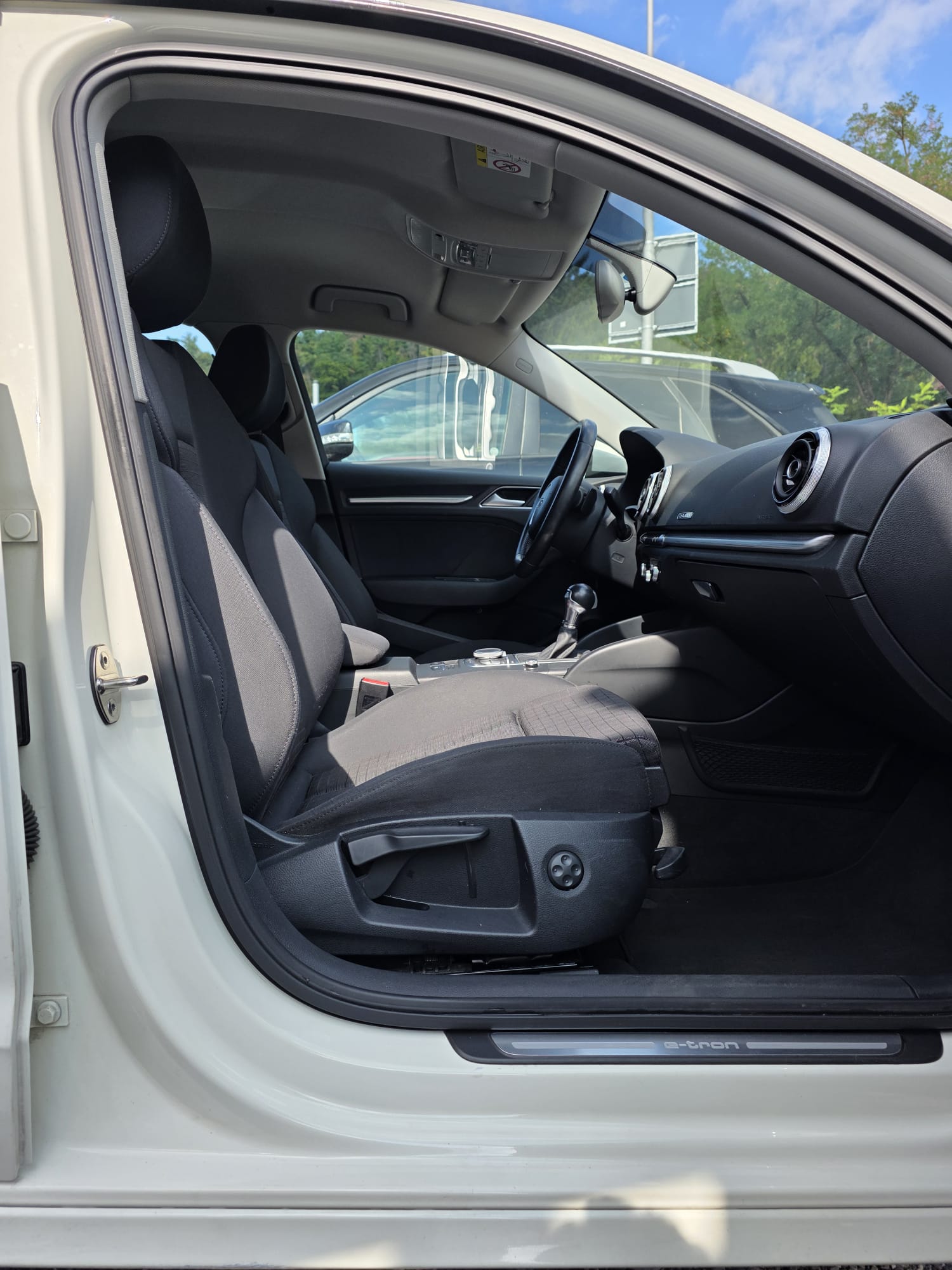 AUDI A3 Sportback 1.4 e-tron Attraction S-tronic-image-8