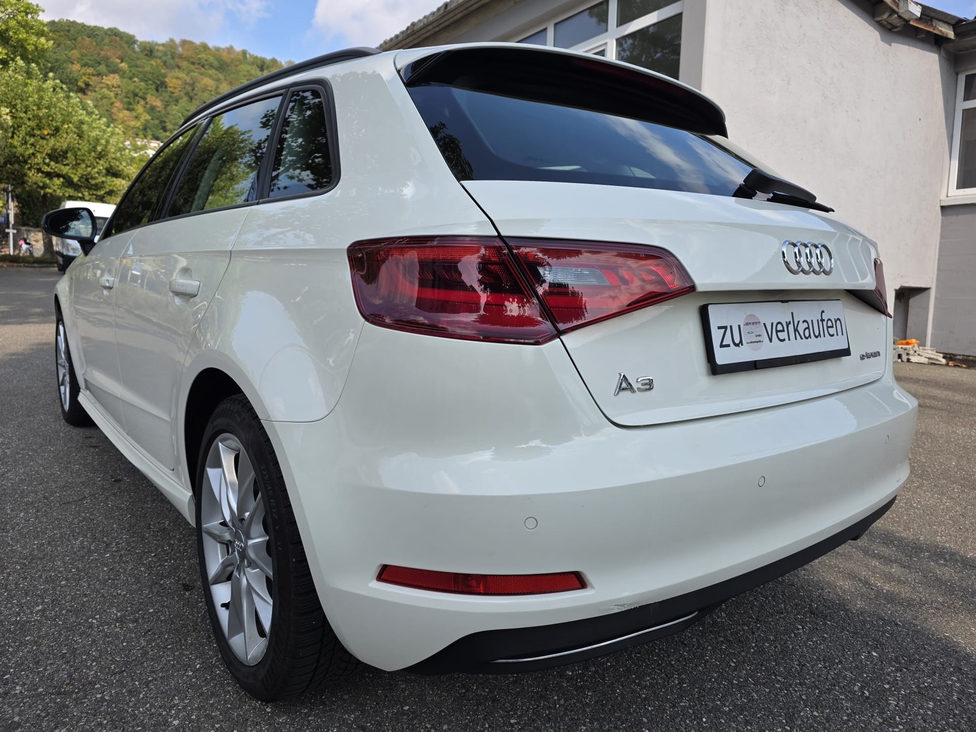 AUDI A3 Sportback 1.4 e-tron Attraction S-tronic-image-5