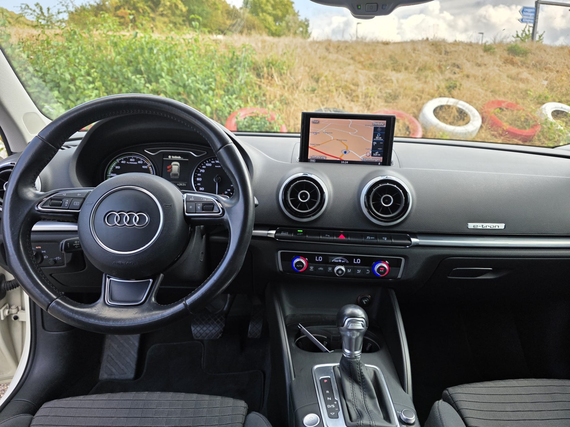 AUDI A3 Sportback 1.4 e-tron Attraction S-tronic-image-6