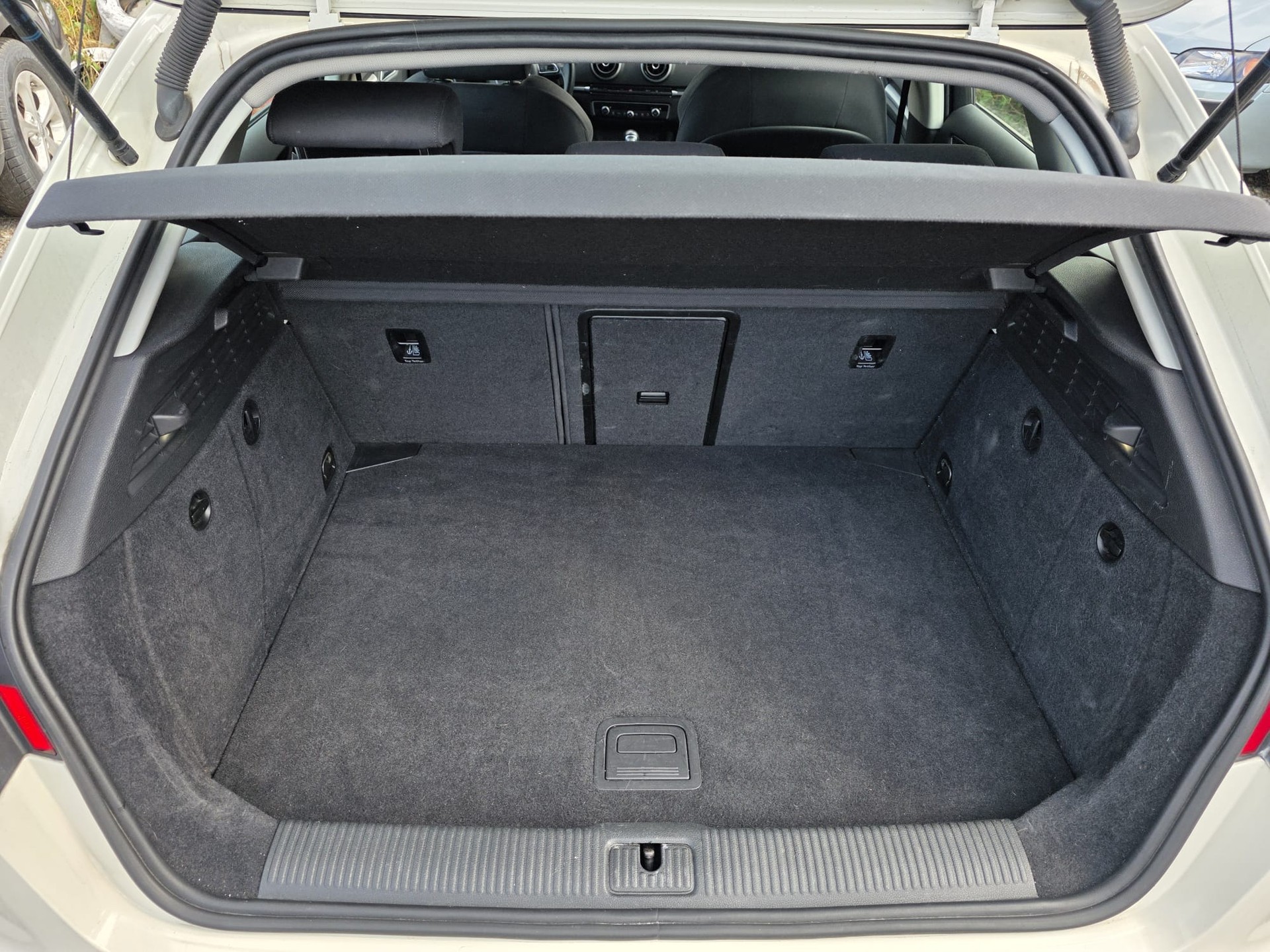 AUDI A3 Sportback 1.4 e-tron Attraction S-tronic-image-13