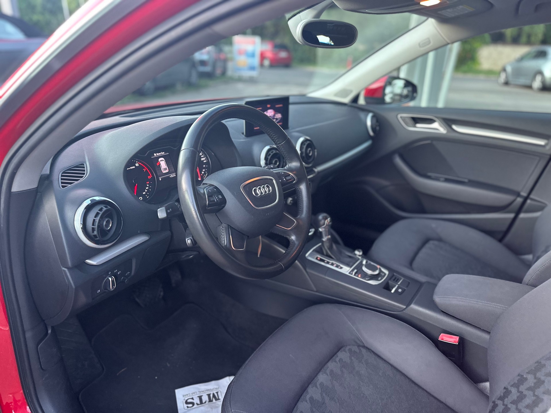 AUDI A3 Sportback 1.4 TFSI Ambiente S-tronic-image-11