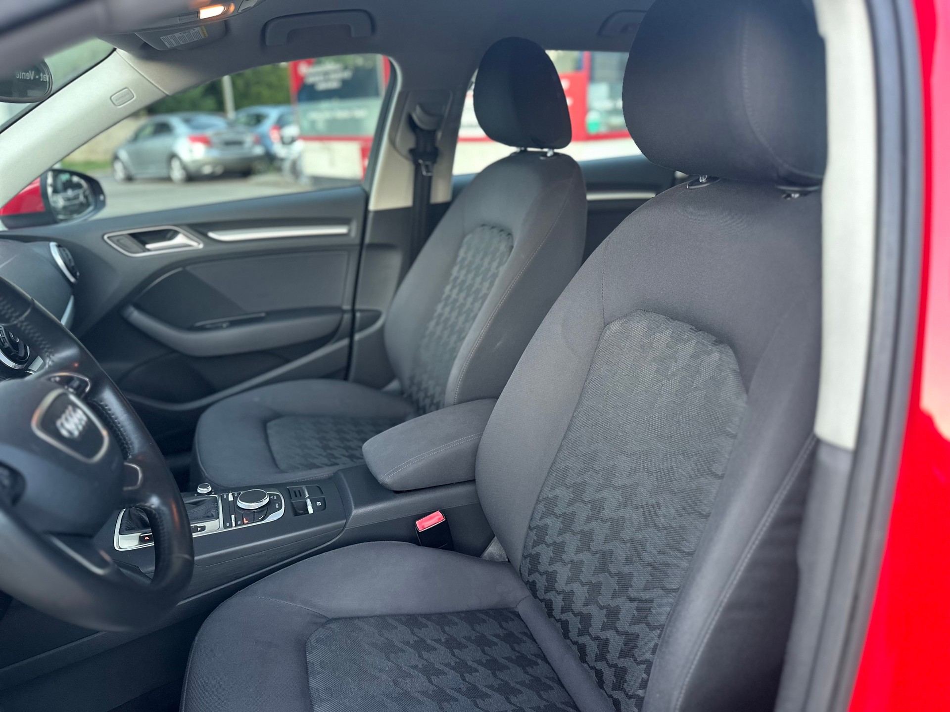 AUDI A3 Sportback 1.4 TFSI Ambiente S-tronic-image-10