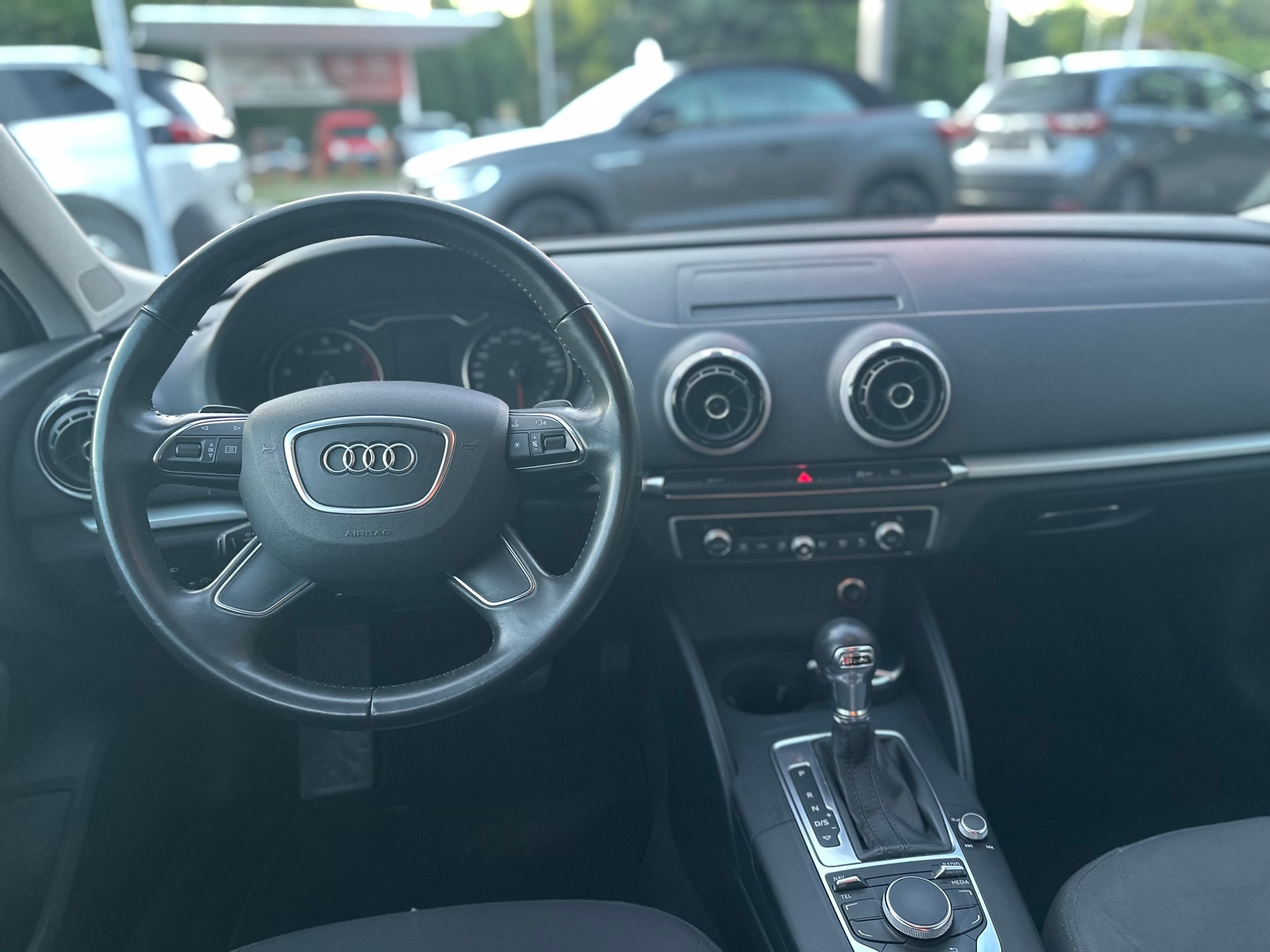 AUDI A3 Sportback 1.4 TFSI Ambiente S-tronic-image-8