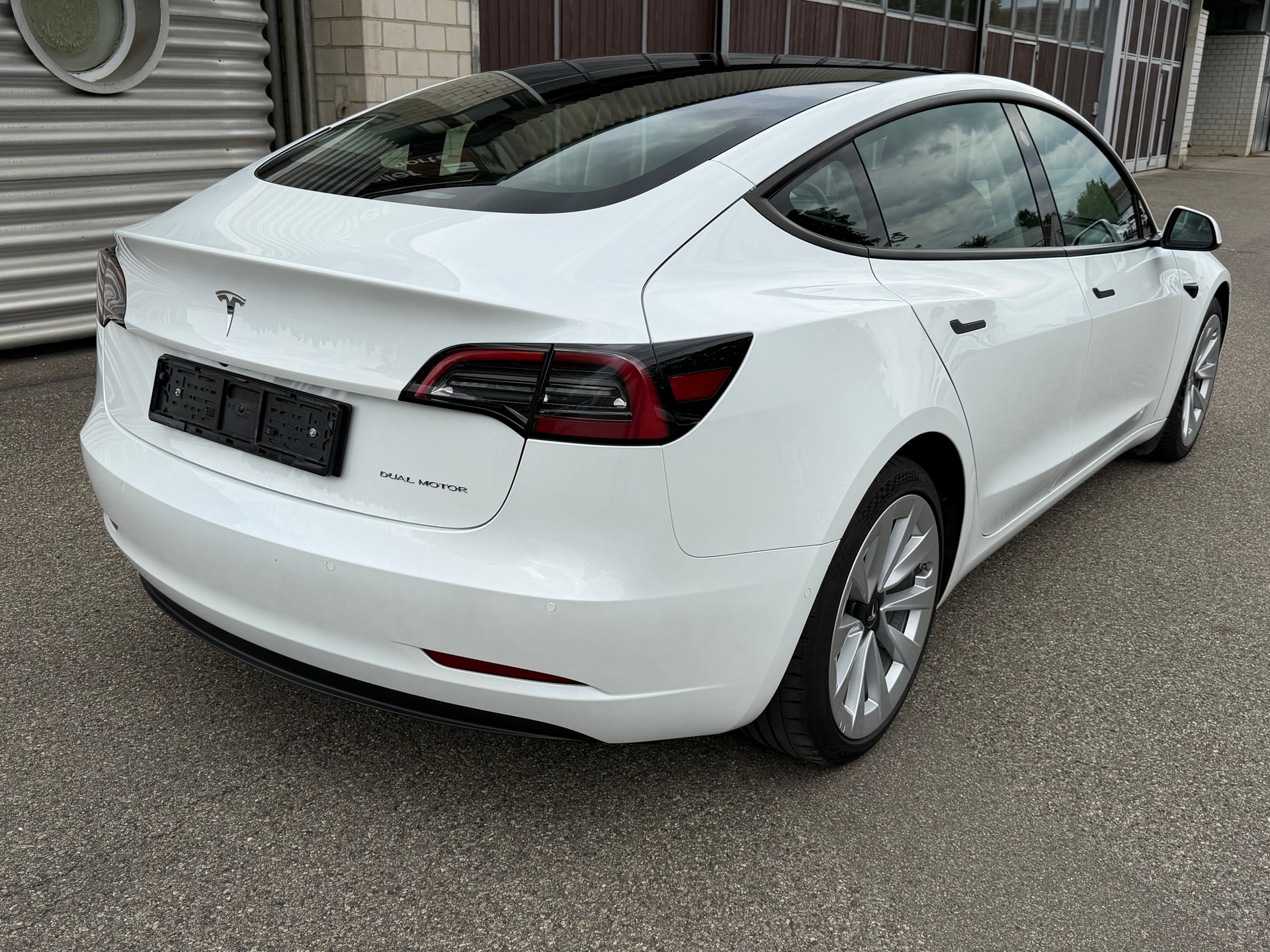 TESLA Model 3 Long Range Dual Motor AWD-image-2