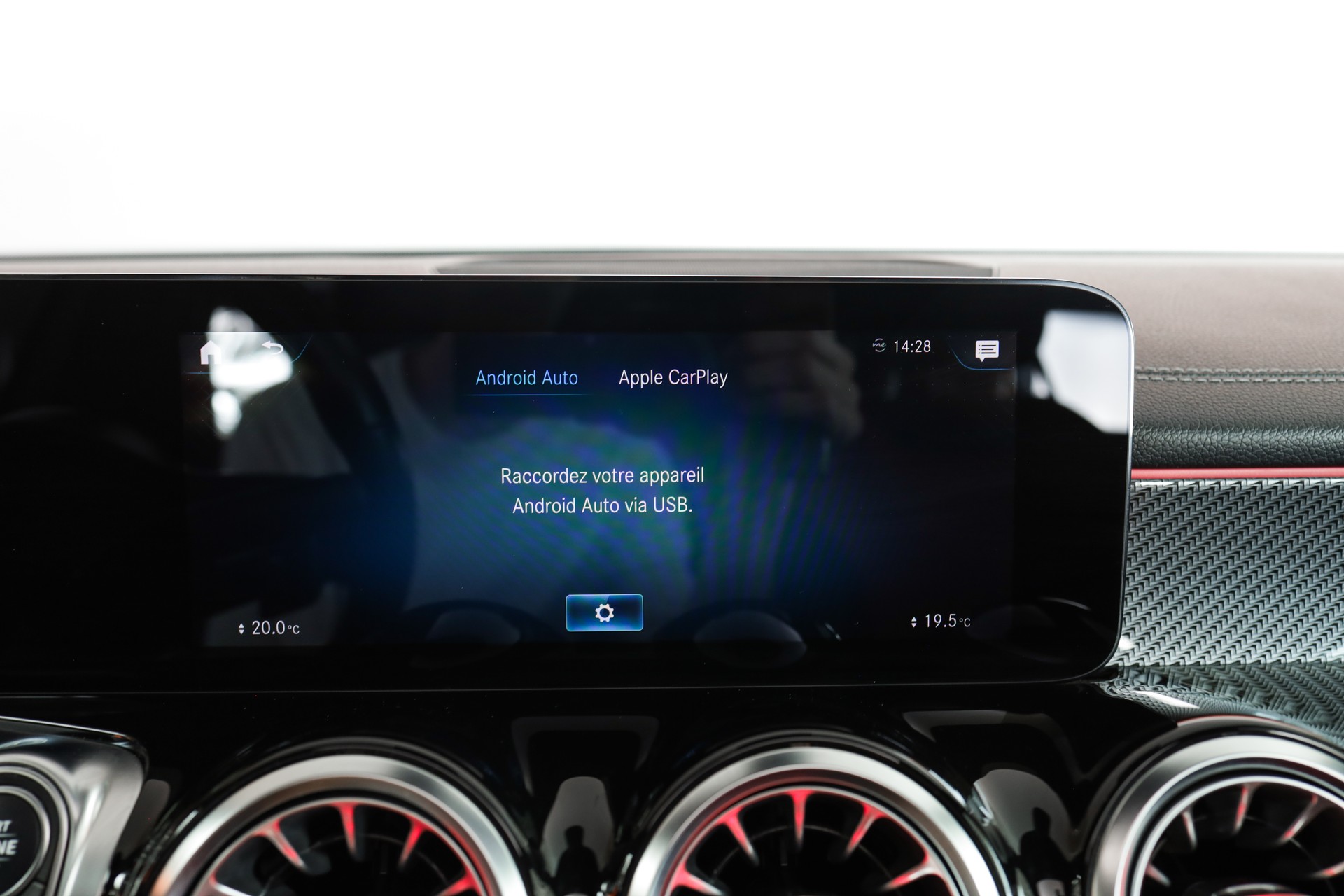 MERCEDES-BENZ GLB 250 4Matic AMG Line Premium Plus * CarPlay * Black Pack * Open Sky-image-16