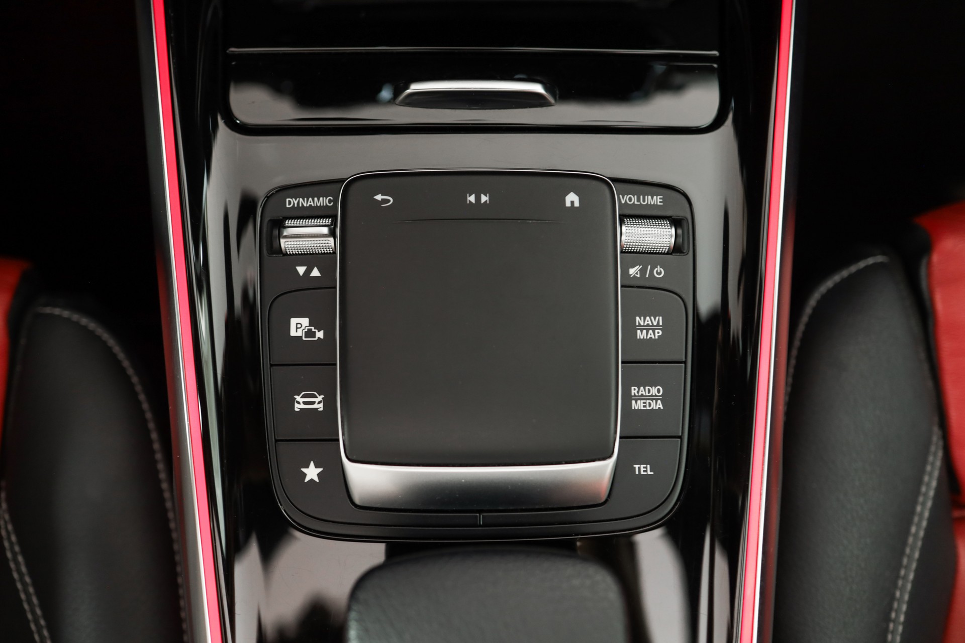 MERCEDES-BENZ GLB 250 4Matic AMG Line Premium Plus * CarPlay * Black Pack * Open Sky-image-19