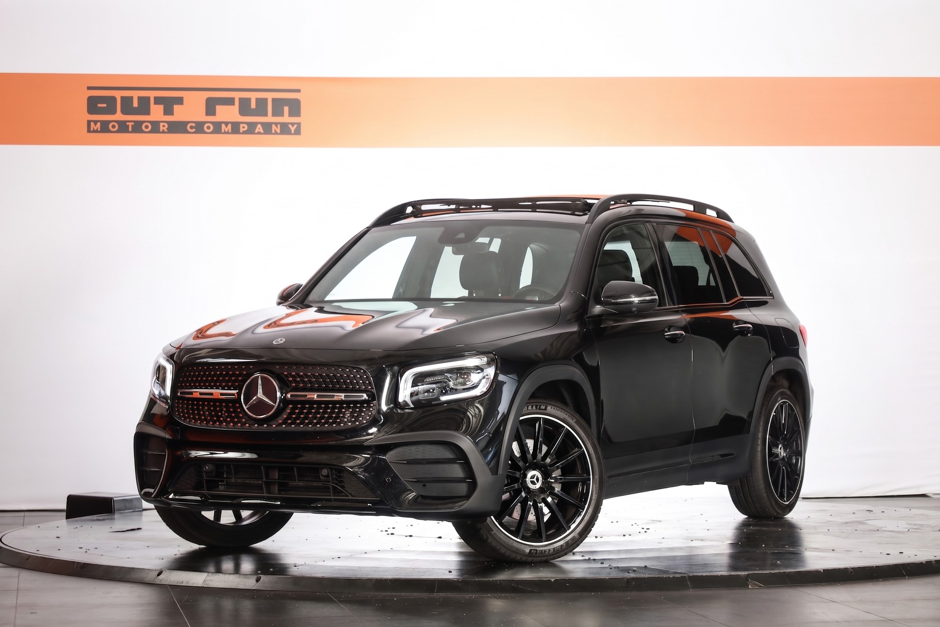MERCEDES-BENZ GLB 250 4Matic AMG Line Premium Plus * CarPlay * Black Pack * Open Sky-image-0