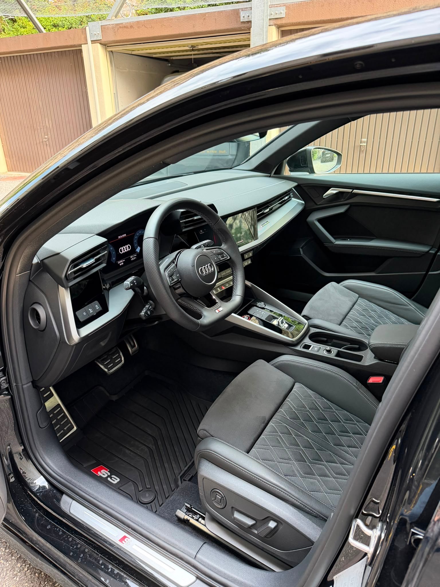AUDI 2.0 TFSI quattro S-Tronic-image-3