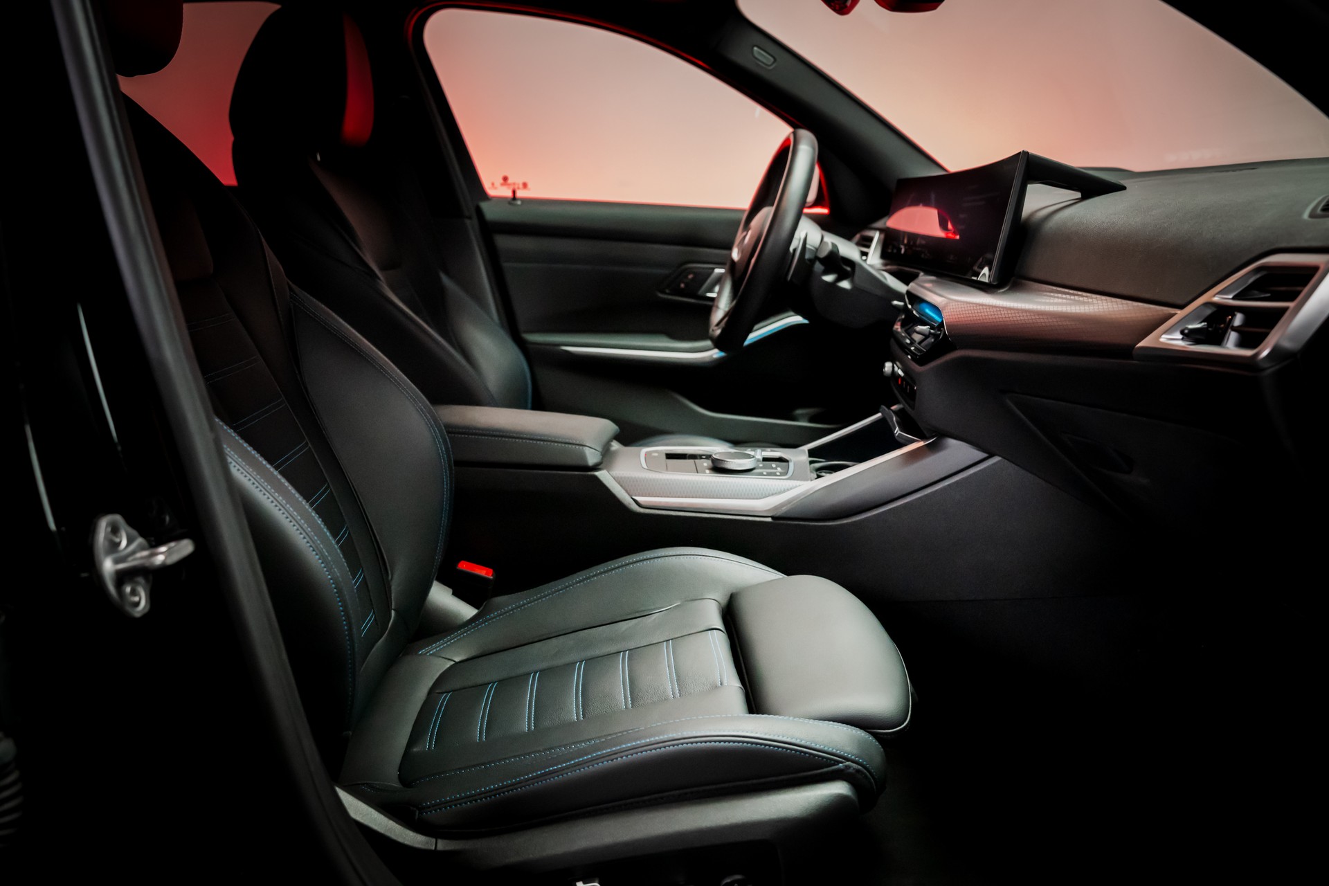 BMW 320d xDrive SAG M Sport / LCI / 360°Kamera / HeadUp / Leder-image-17