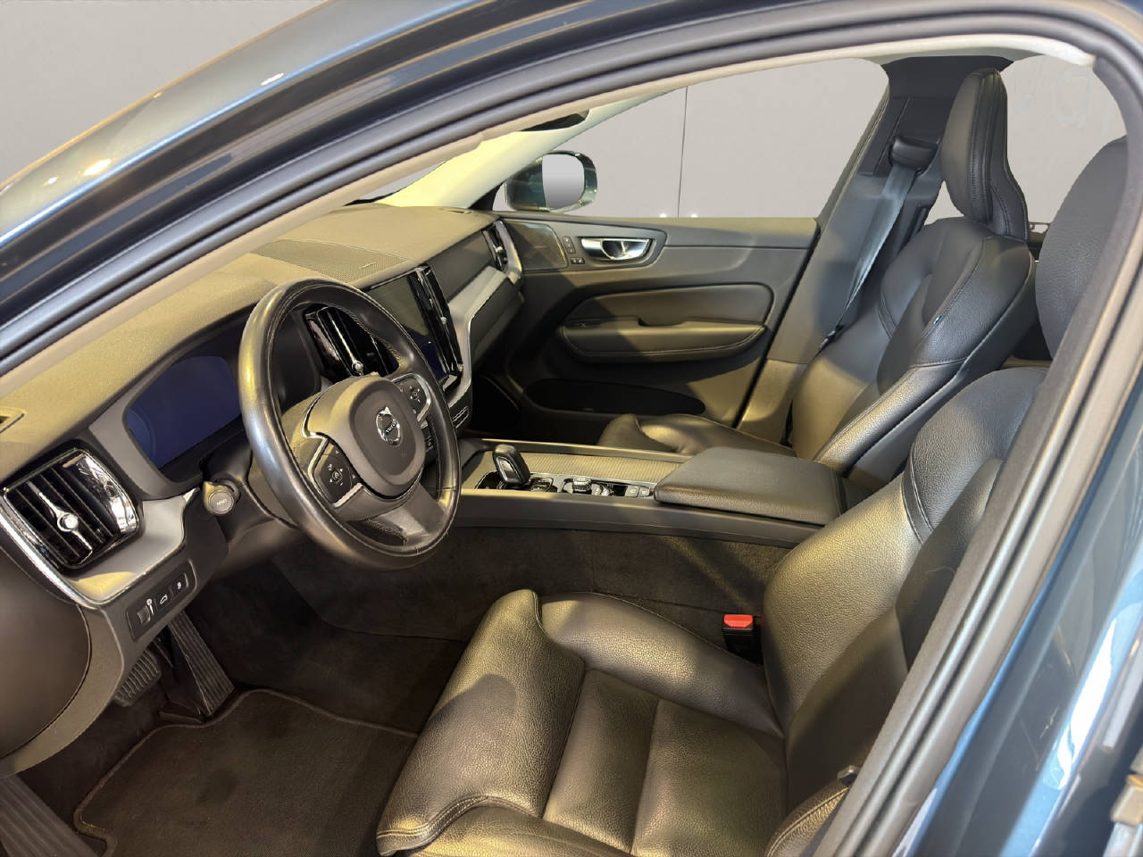 VOLVO XC60 2.0 T8 TE Inscription eAWD-image-4