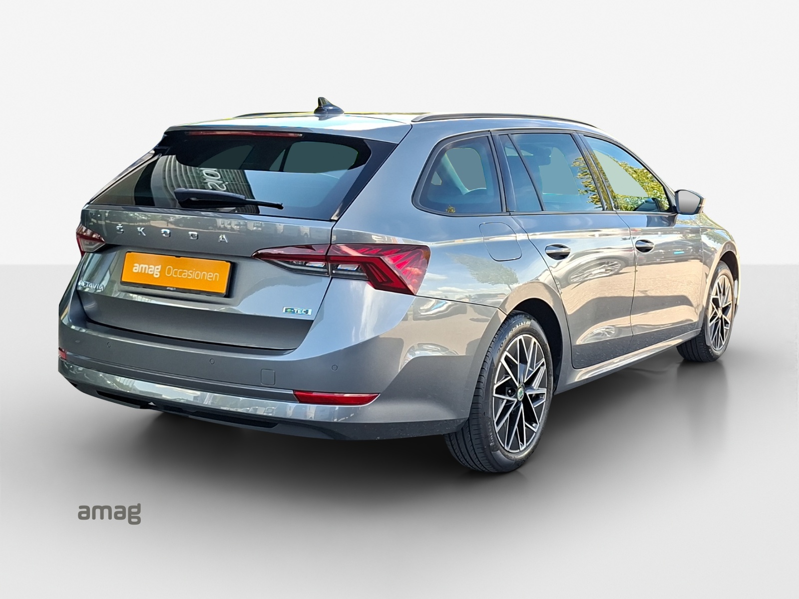 SKODA Octavia Combi 1.5 TSI mHEV DSG Style-image-4