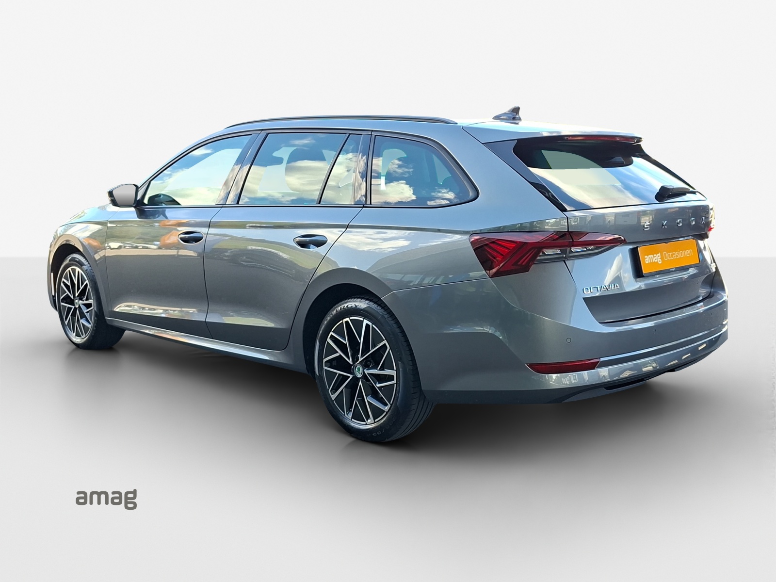 SKODA Octavia Combi 1.5 TSI mHEV DSG Style-image-2