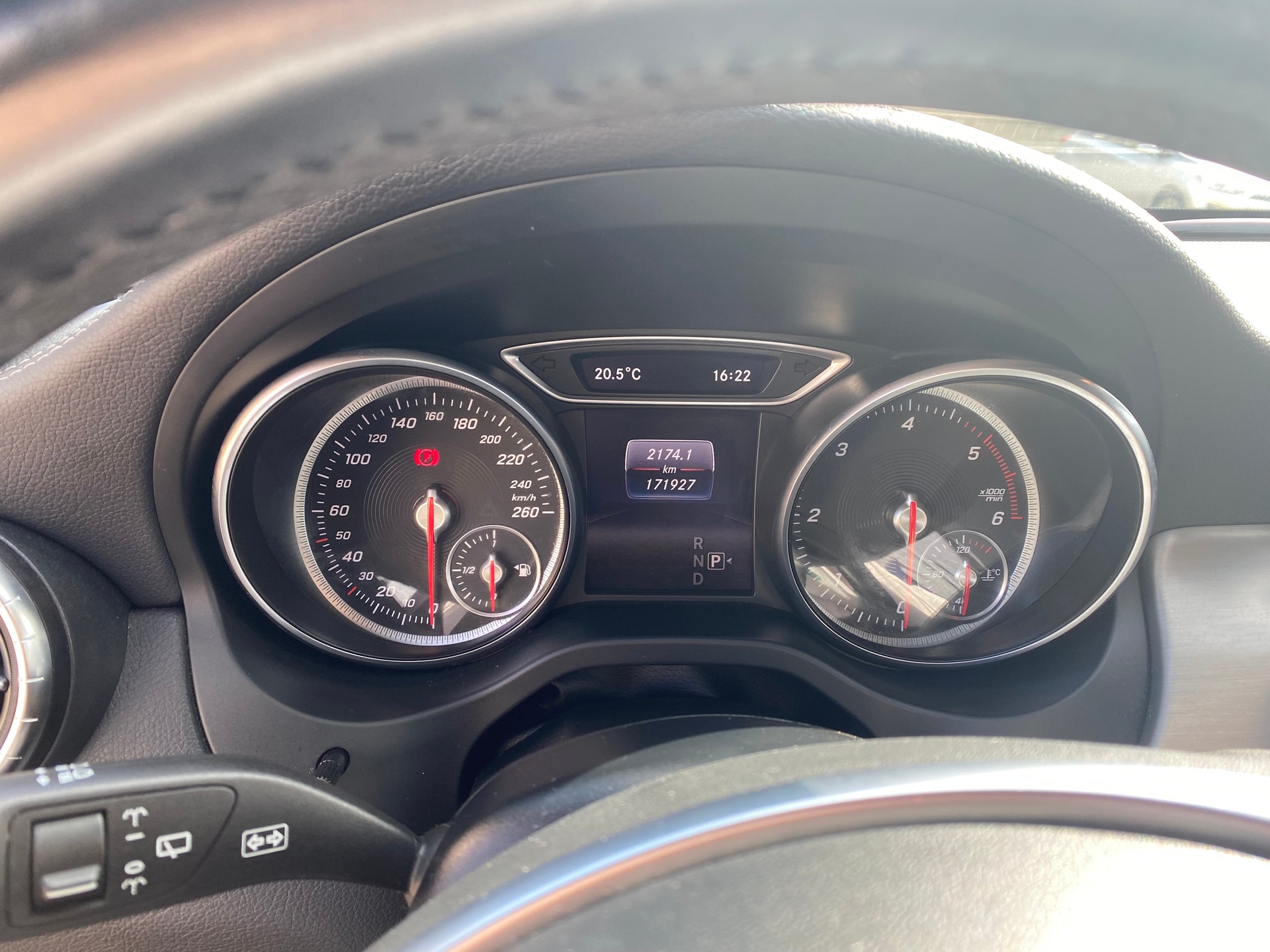 MERCEDES-BENZ CLA 200 d 4 matic-image-5