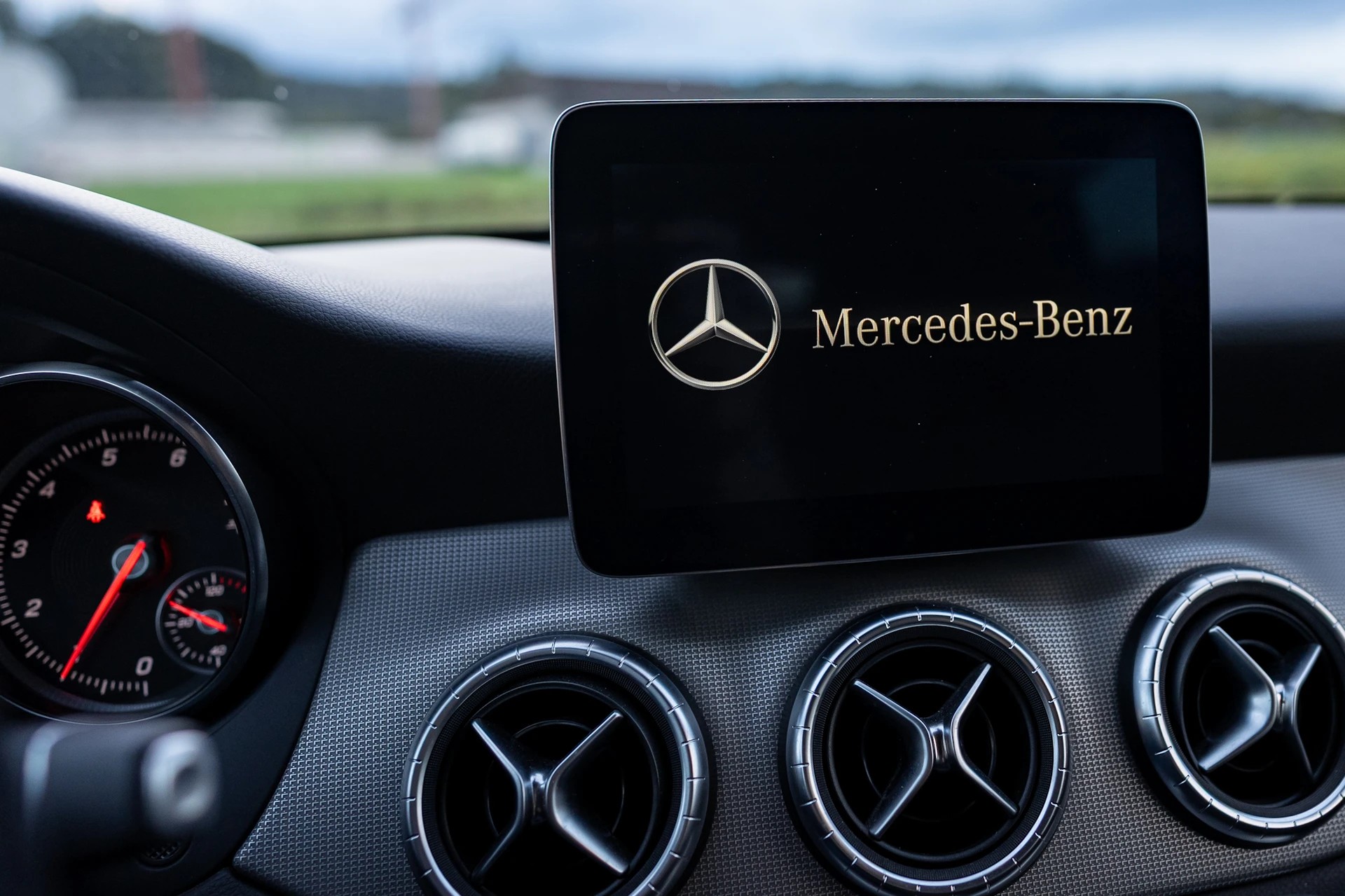 MERCEDES-BENZ CLA 200 d 4 matic-image-6