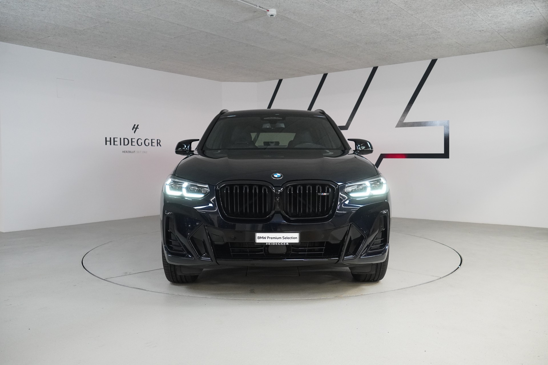 BMW X3 M40i Travel-image-1