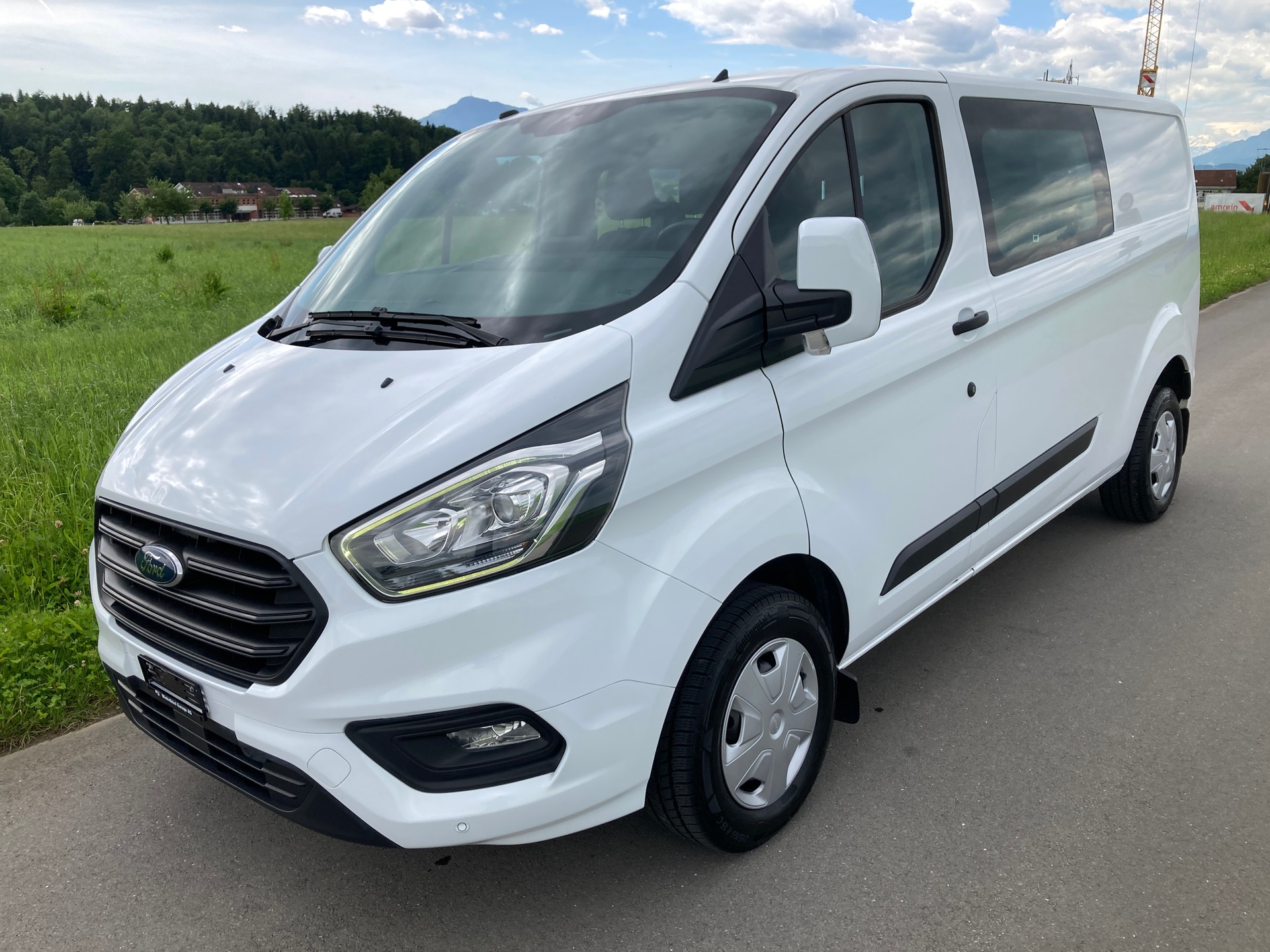FORD Transit Custom Van 300 L2H1 DK Trend 6 Plätzer mit Anhängerkupplung-image-0