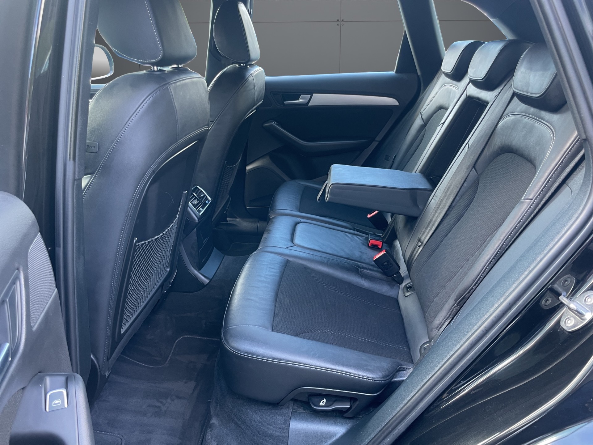 AUDI Q5 2.0 TDI quattro S-Line S-tronic-image-7