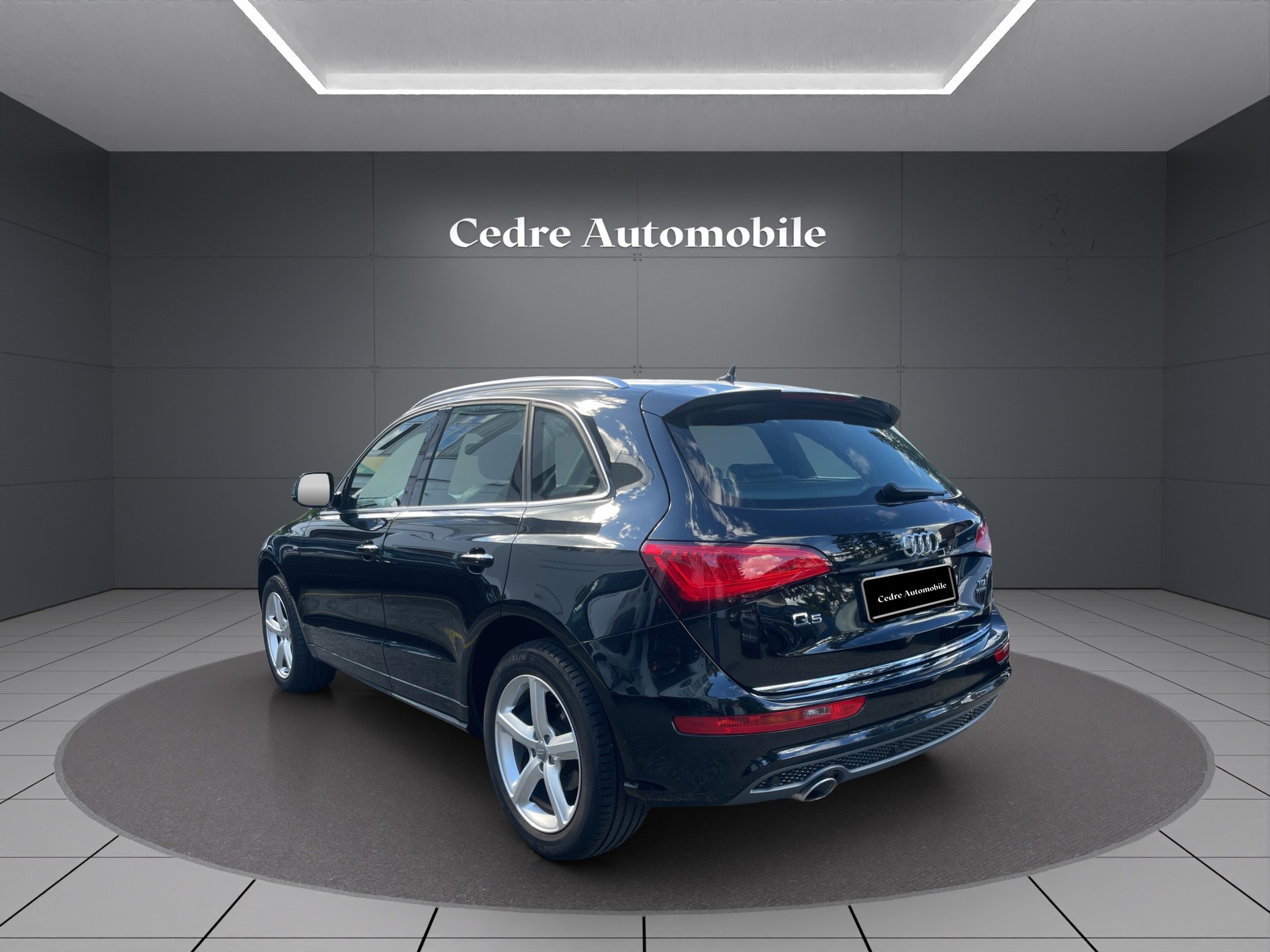 AUDI Q5 2.0 TDI quattro S-Line S-tronic-image-4